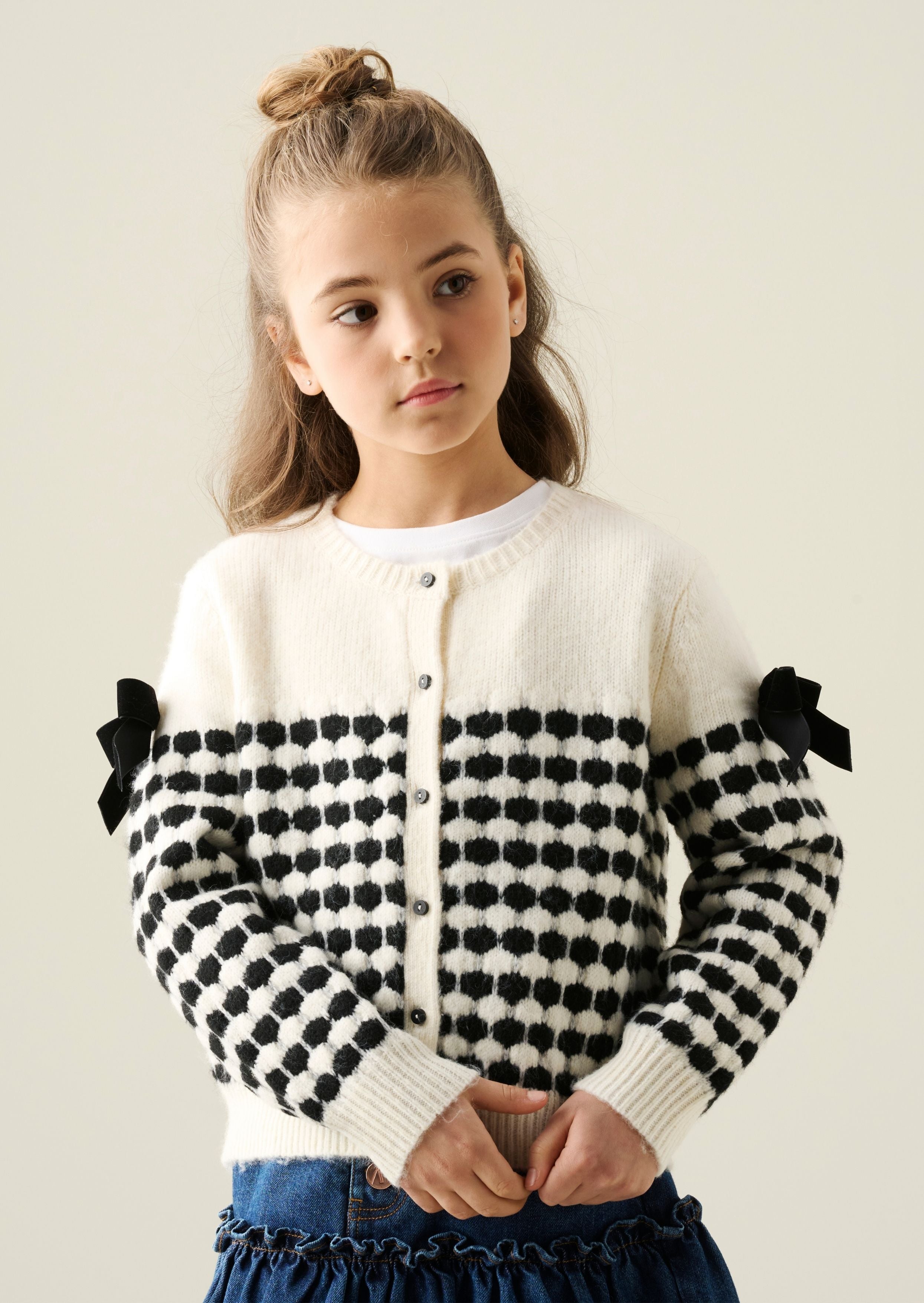 Nina Strickjacke mit Schleifendetail