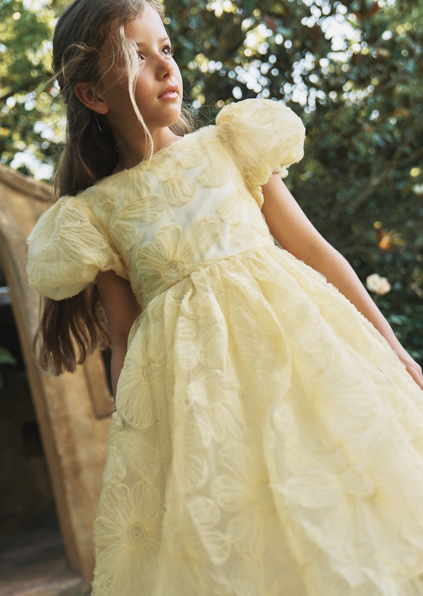 Vestito Francine giallo con maniche a sbuffo impreziosite