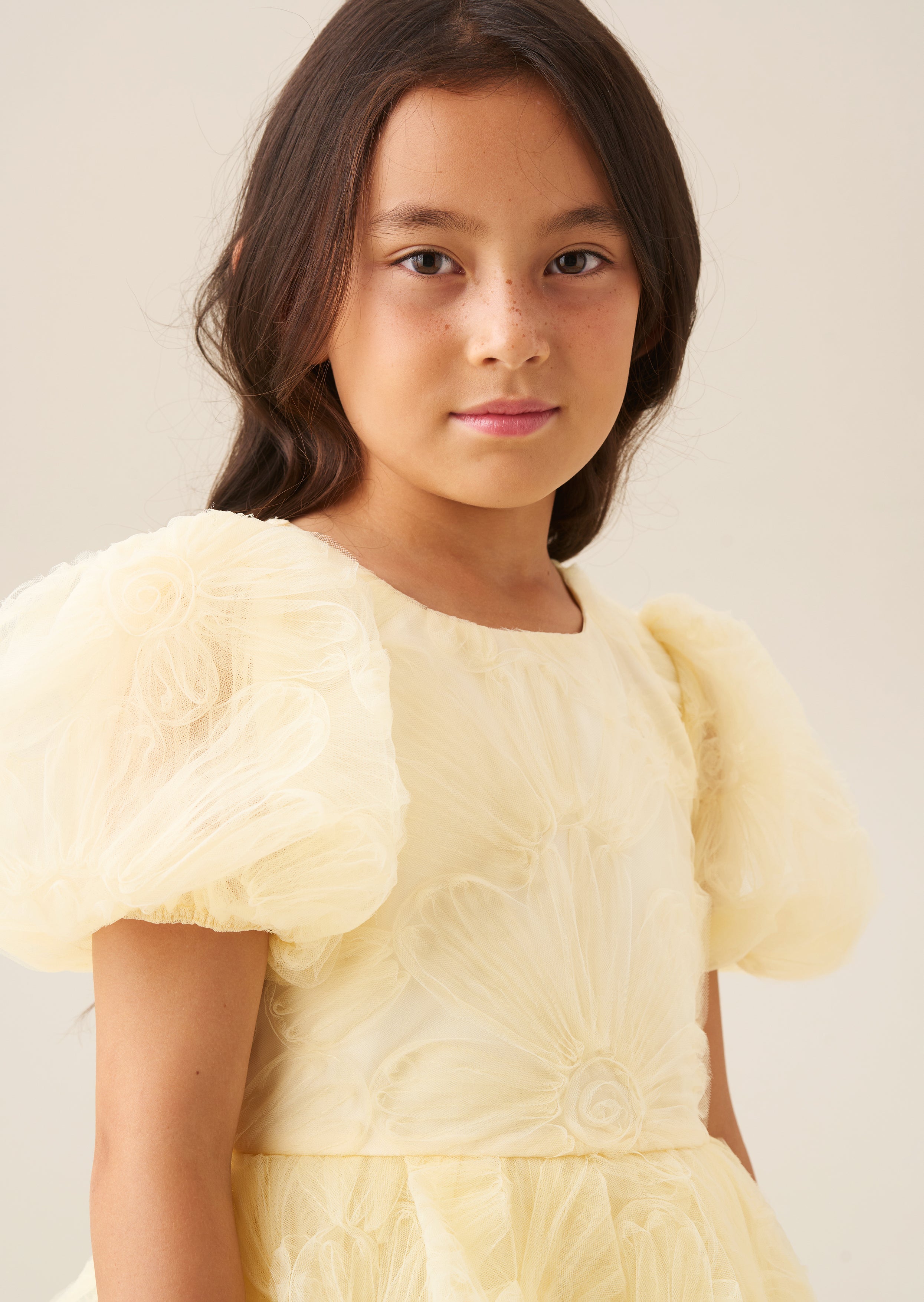 فستان فرانسين أصفر مزين بأكمام منفوشة