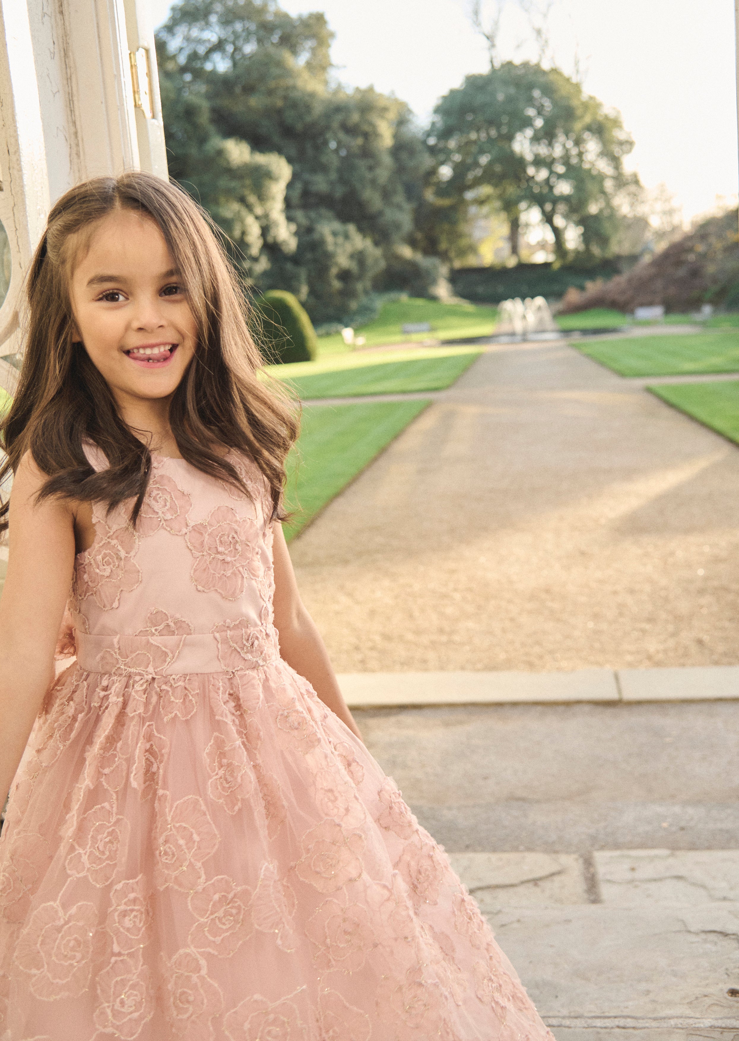 Abito Louise Blush con Fiocco Decorato sul Retro