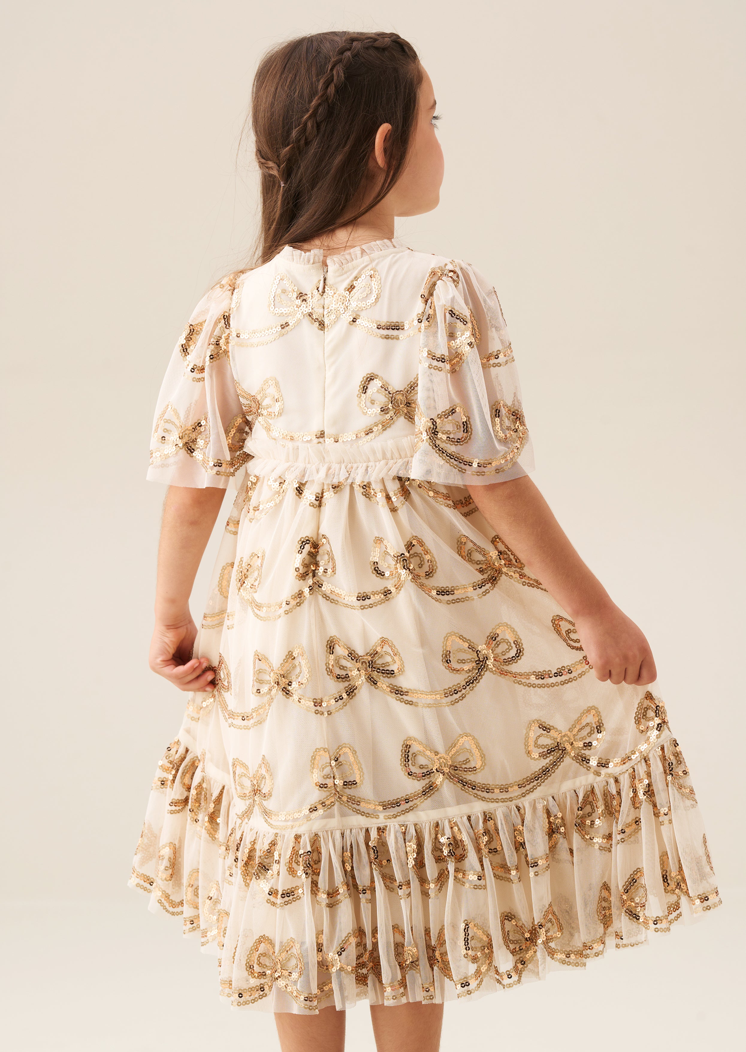 فستان دelta شامبانيا مزين بفيونكة من الترتر