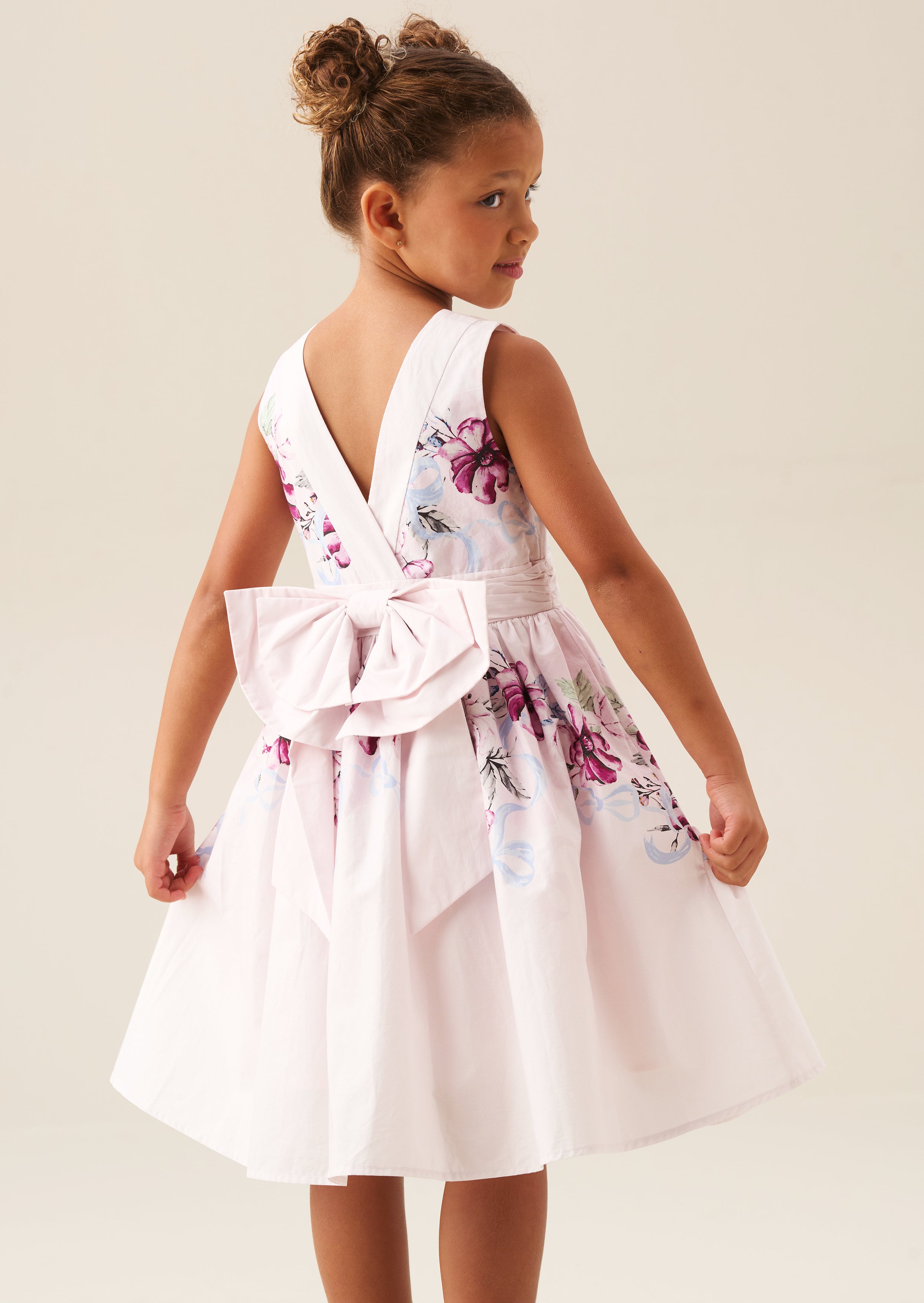 فستان إليسا بطبعة أحمر خدود مع فيونكة خلفية