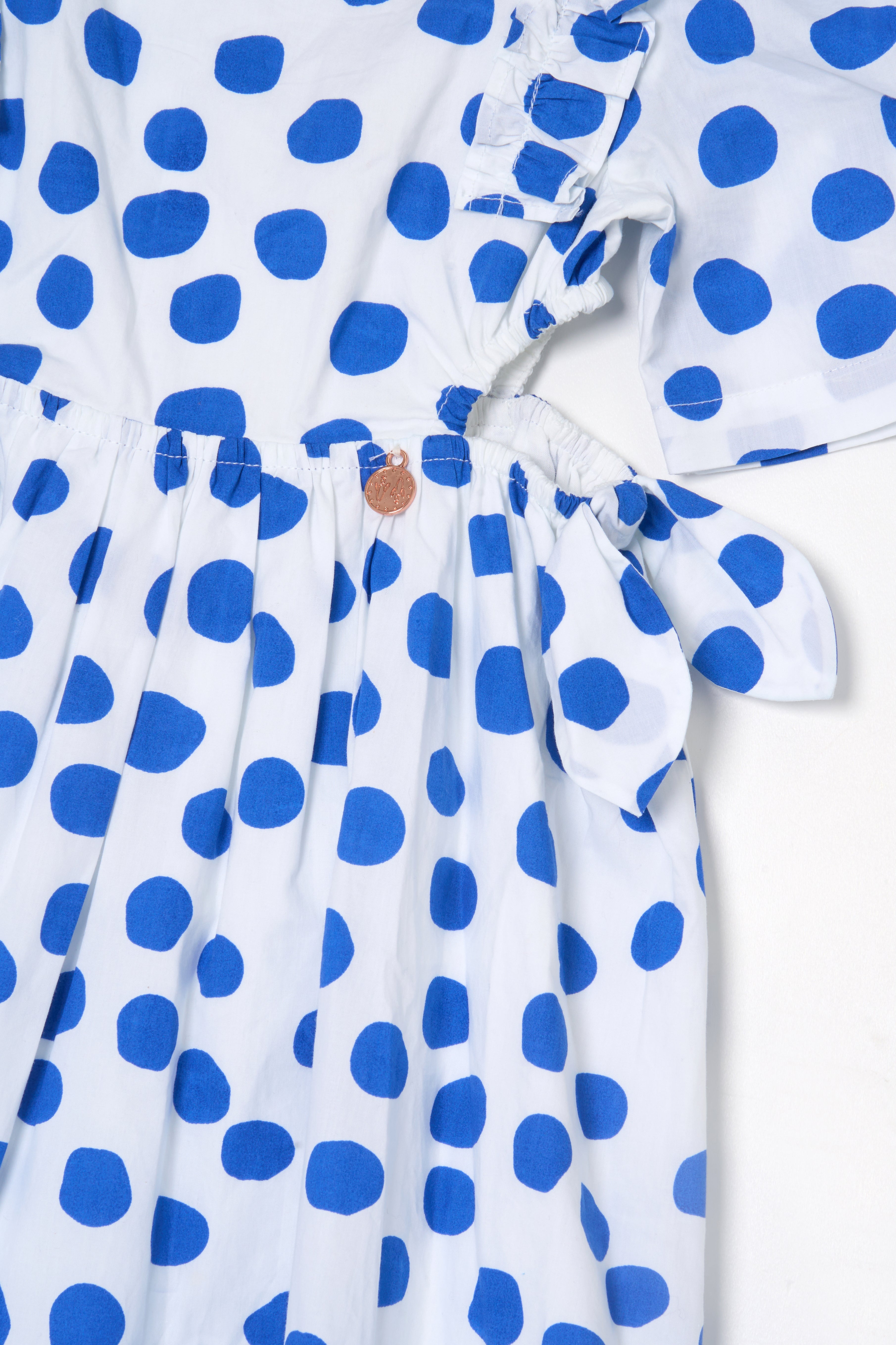 Robe Amara bleue à manches bouffantes et à pois