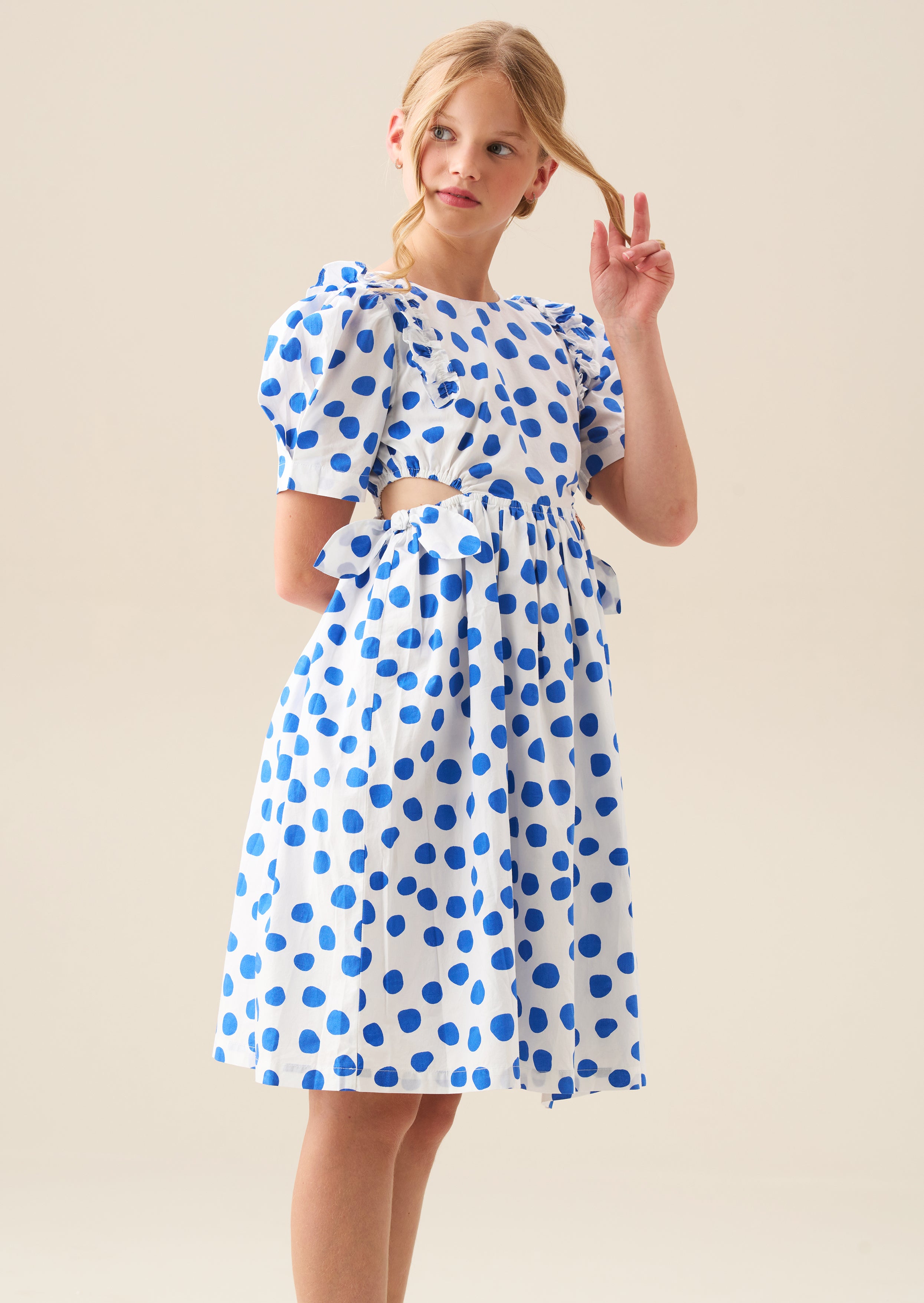 Robe Amara bleue à manches bouffantes et à pois