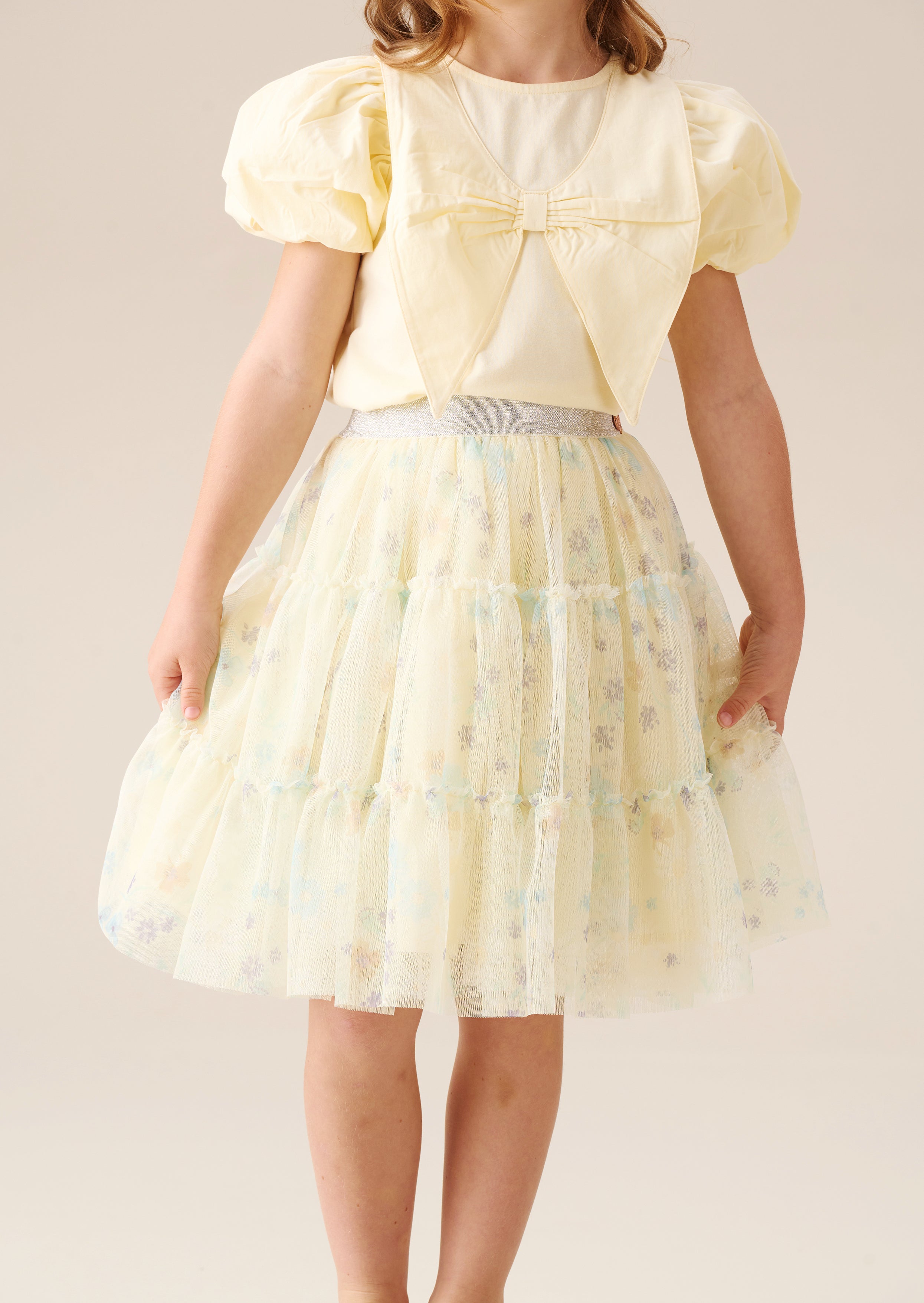 تنورة ماي بطبعة زهور وشبكة