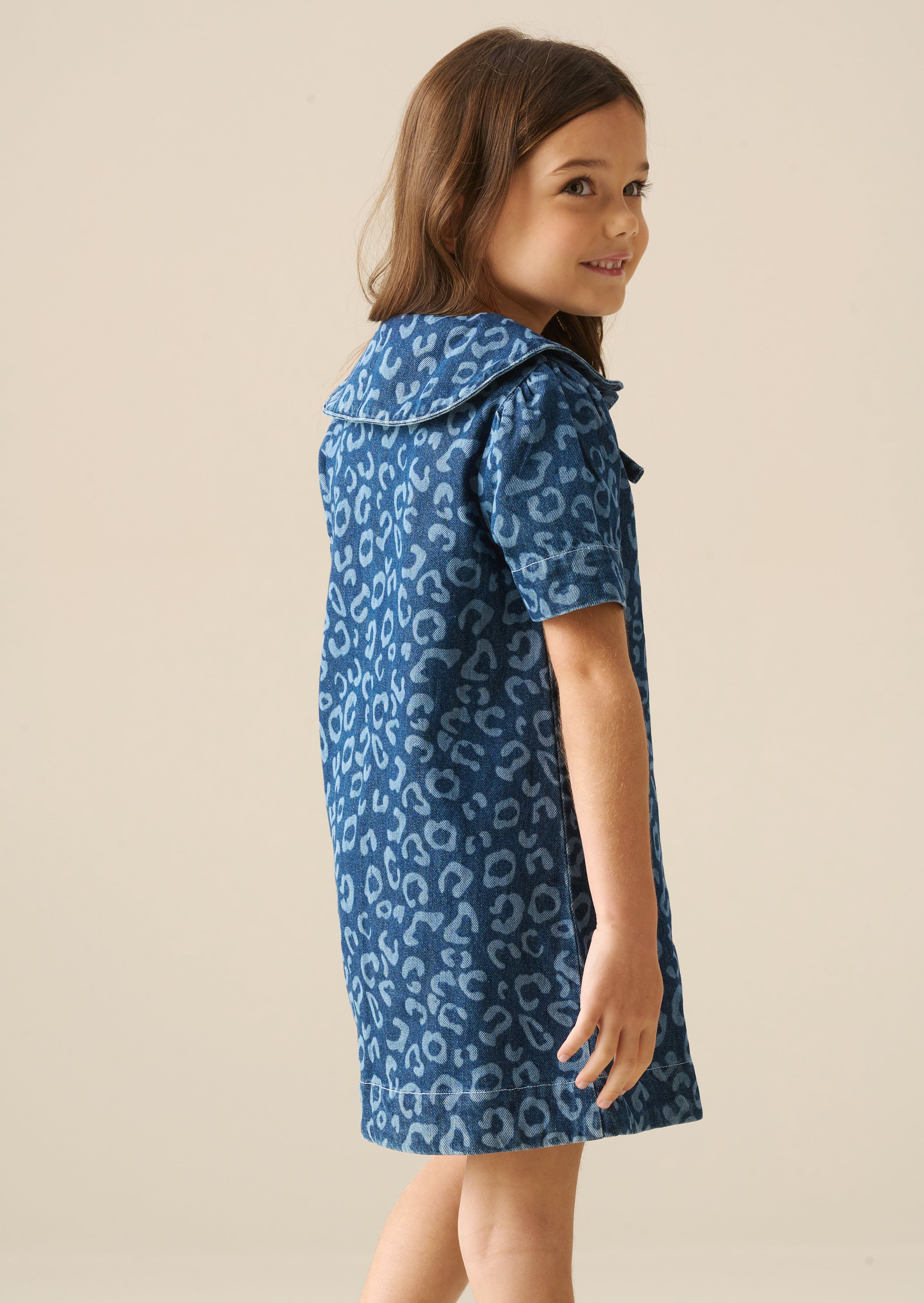 Saoirse Leoparden-Jeanskleid mit Kragen