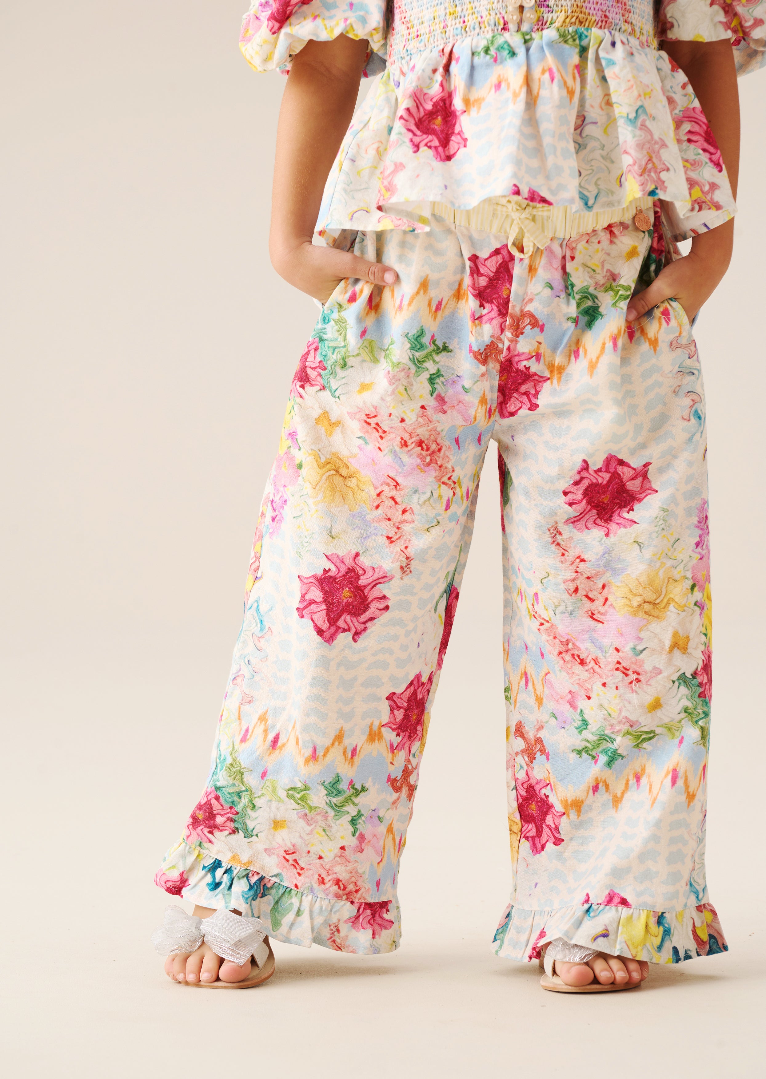 Spodnie Orla Multi Print z falbaną na dole