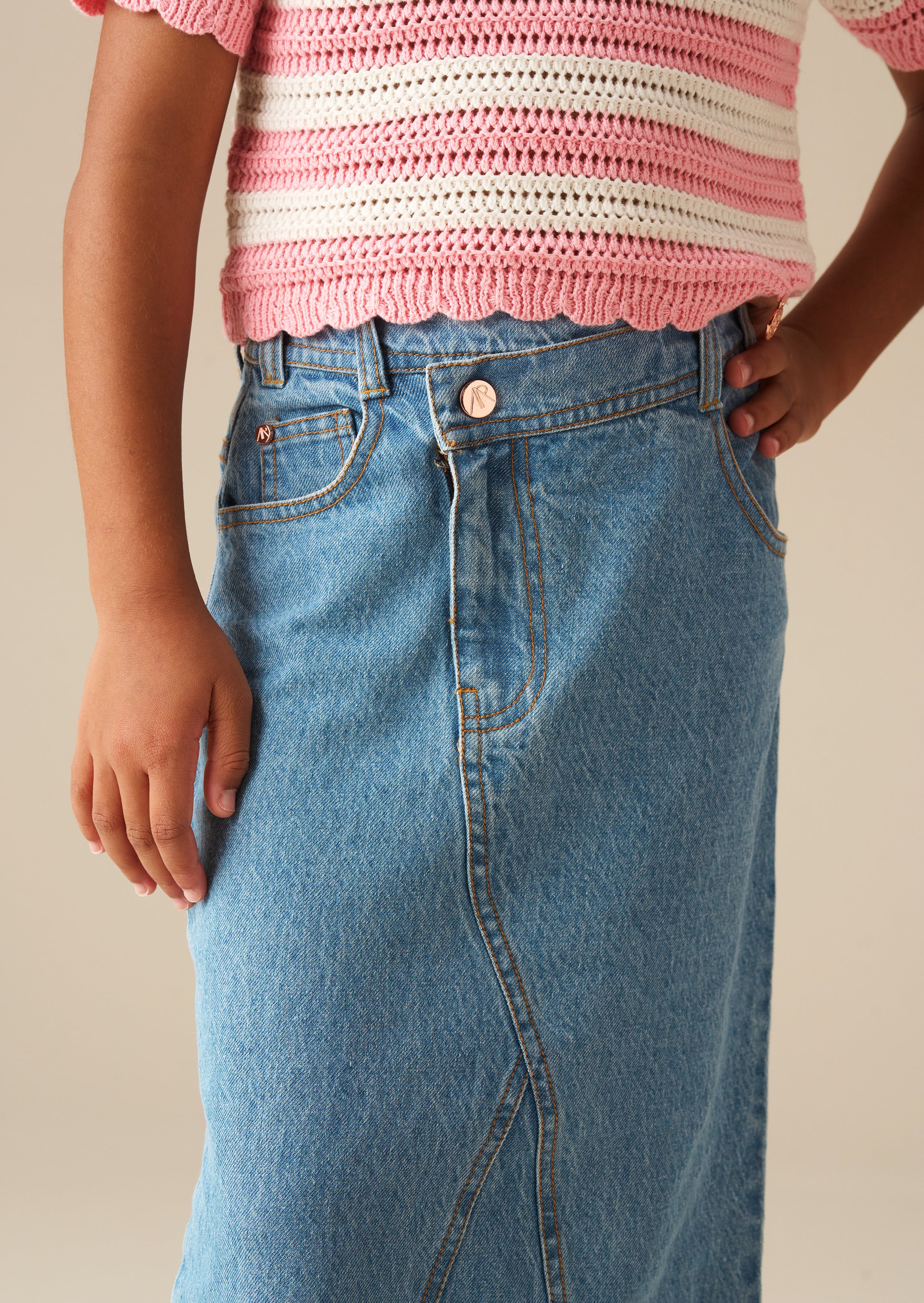 Kendal Asymmetrischer Taillen-Denim-Midirock