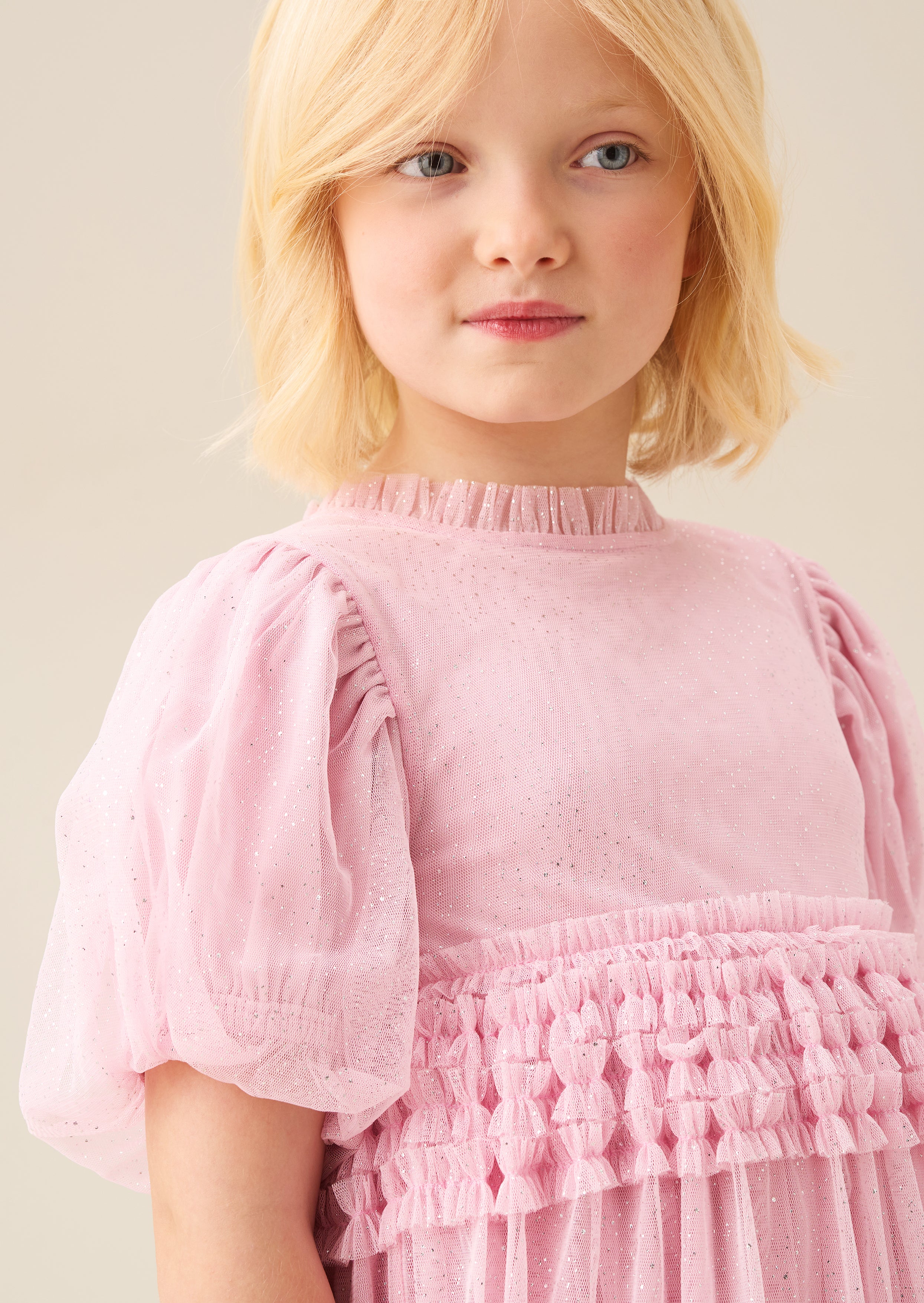 Vestido de malla Madison con mangas abullonadas, volante en la cintura