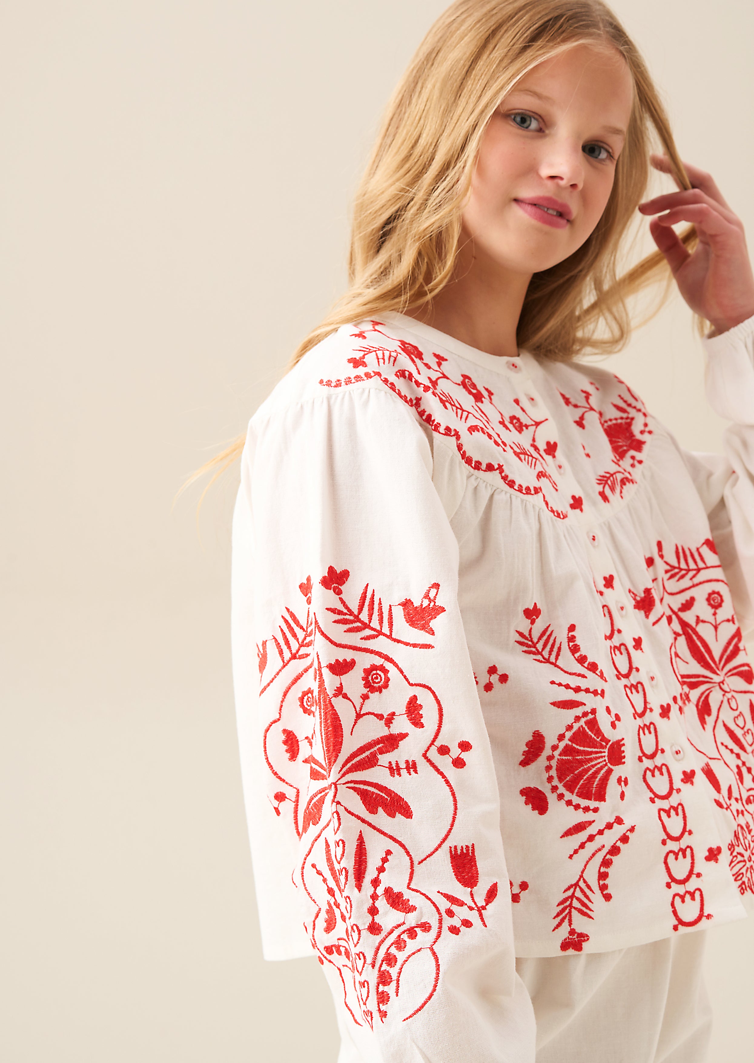 بلوزة بيبا المطرزة