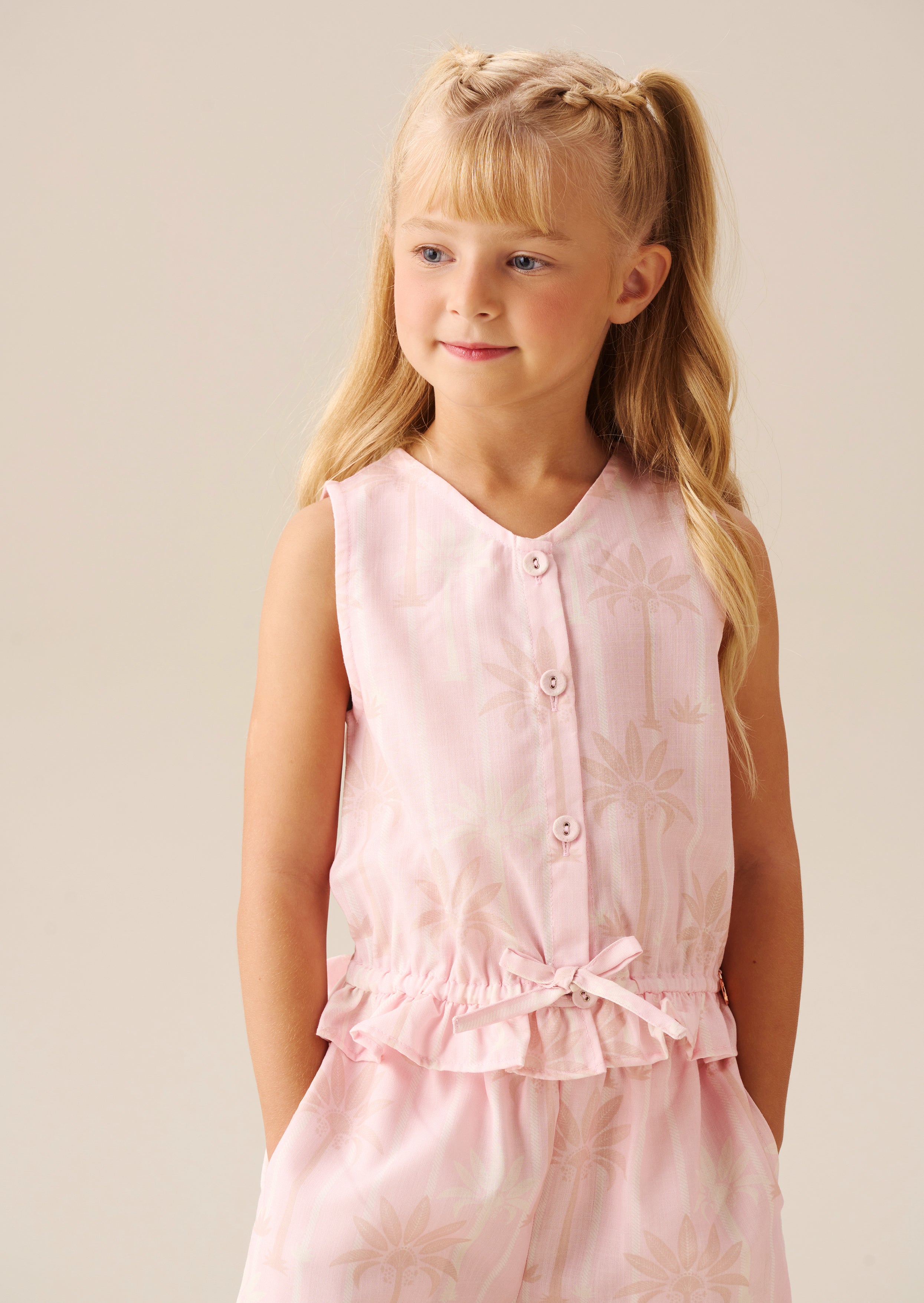 توب صدرية بحزام عند الخصر بطبعة نخيل وردية من سارة