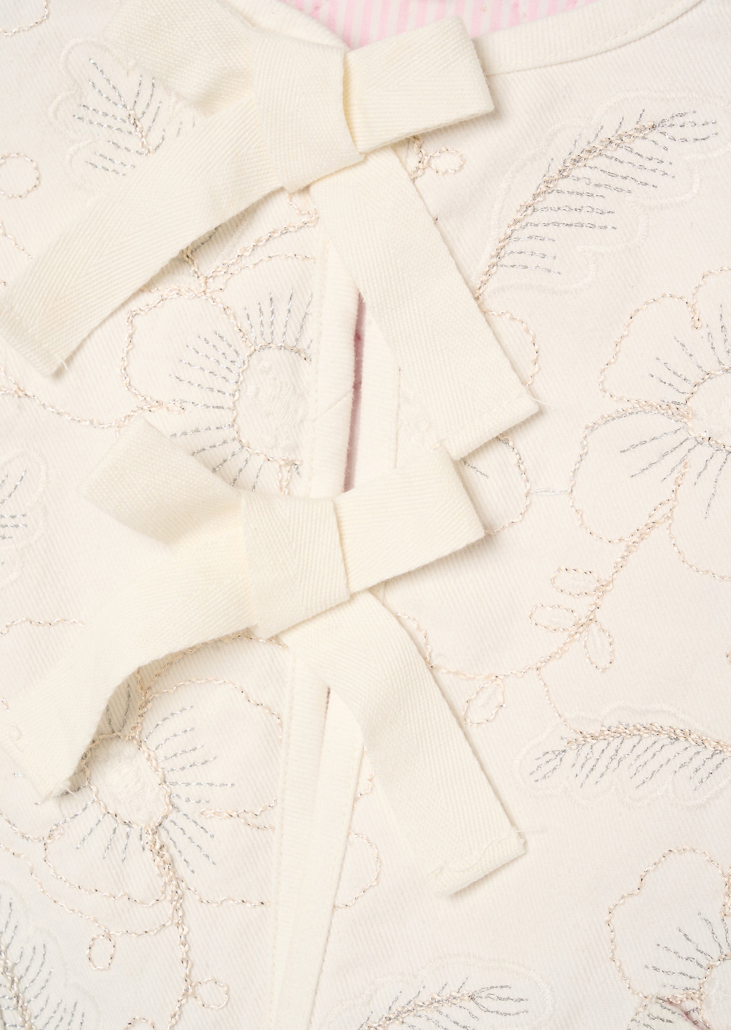 جاكيت أورورا المطرز مع ربطة أمامية