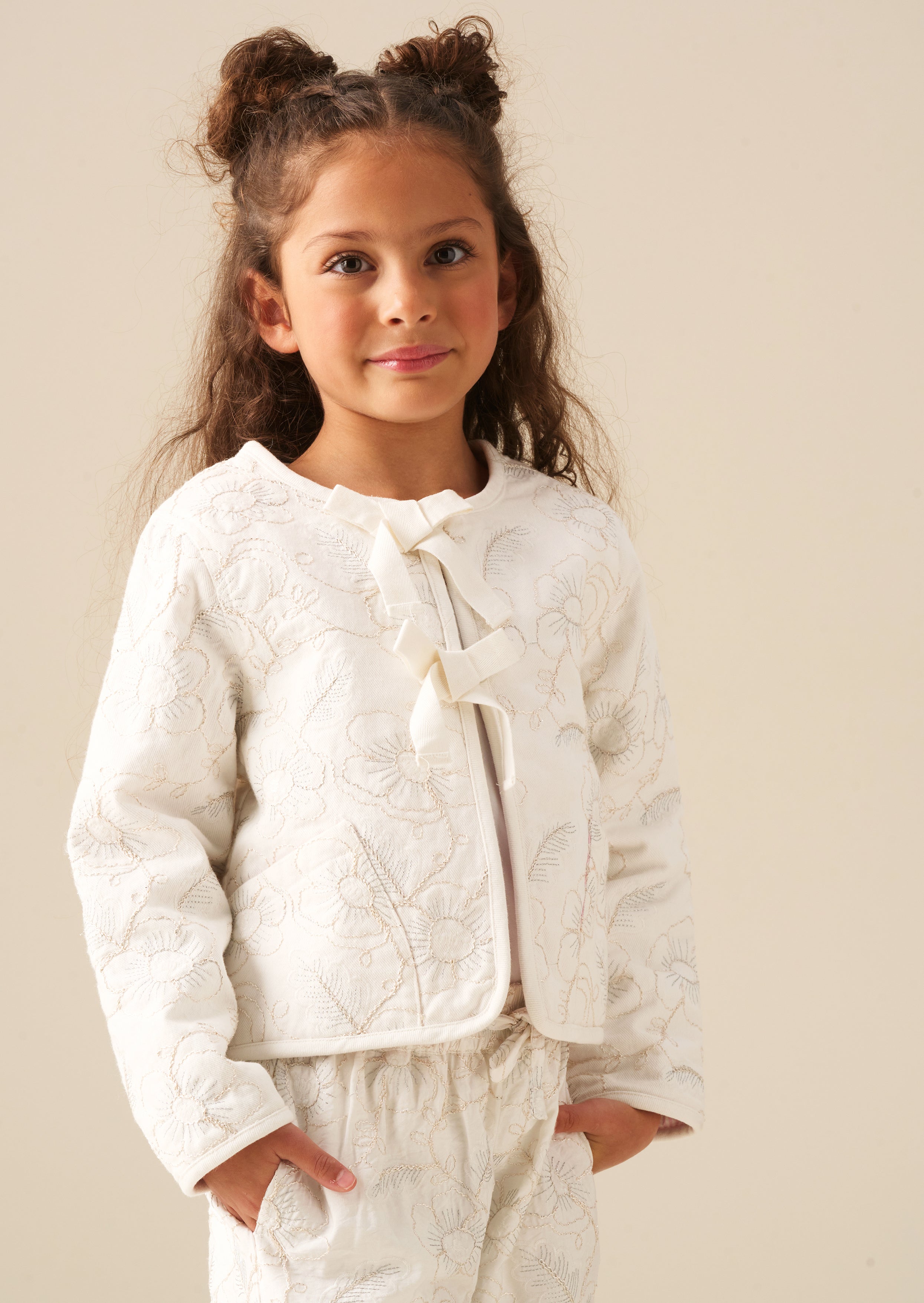 جاكيت أورورا المطرز مع ربطة أمامية