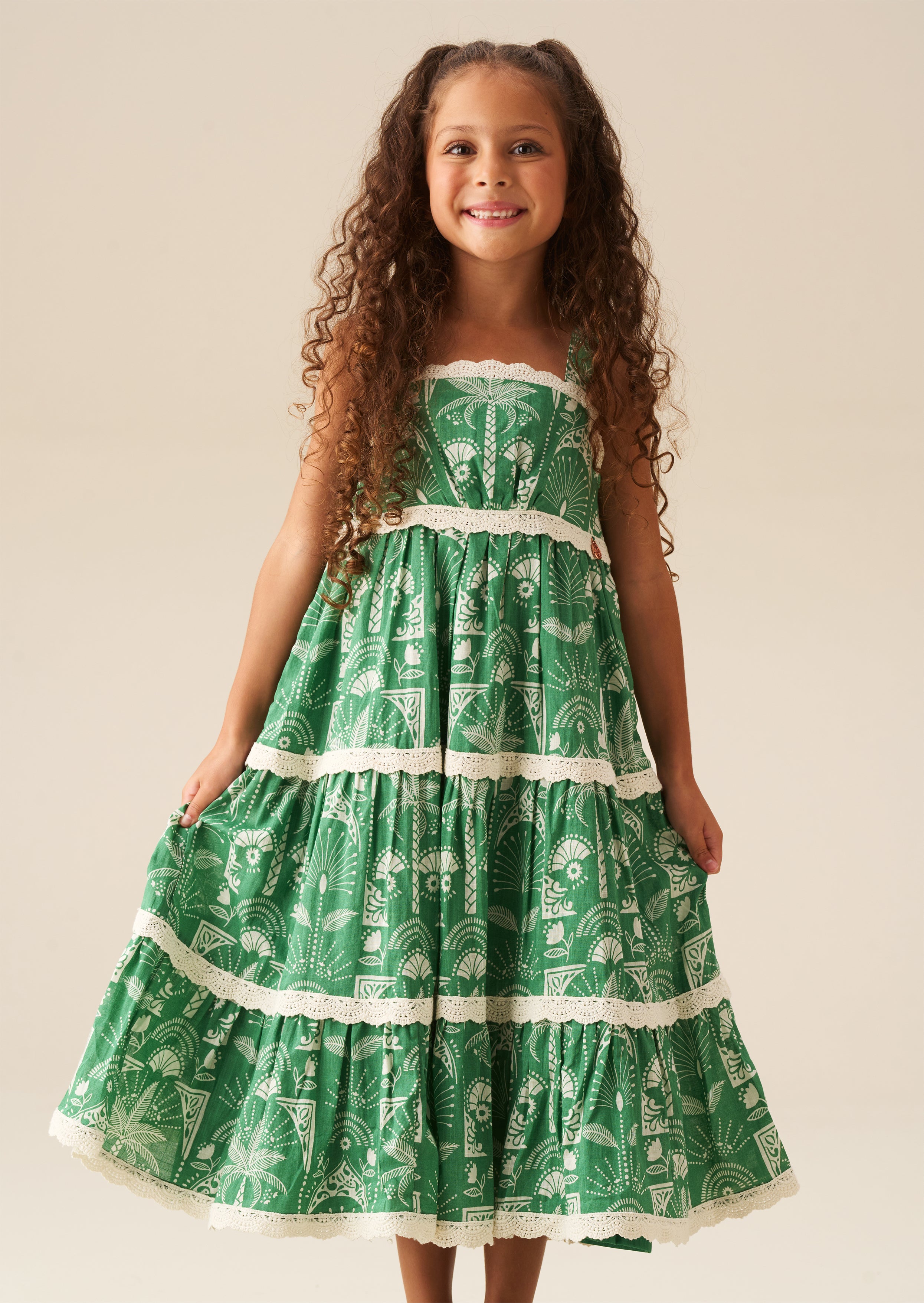 Vestido con volantes en capas, encaje y estampado de palmas Kinsley