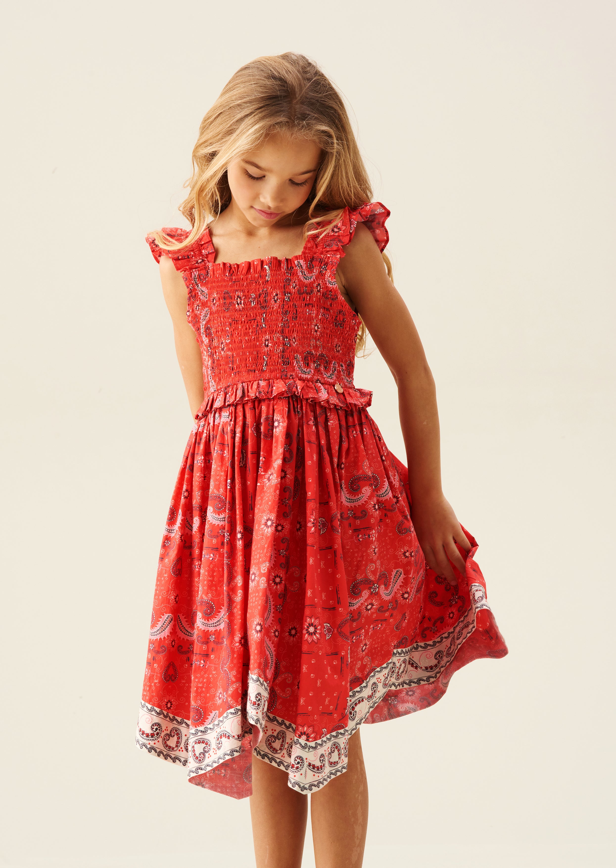 Sukienka Ava z falbaną i wzorem bandany