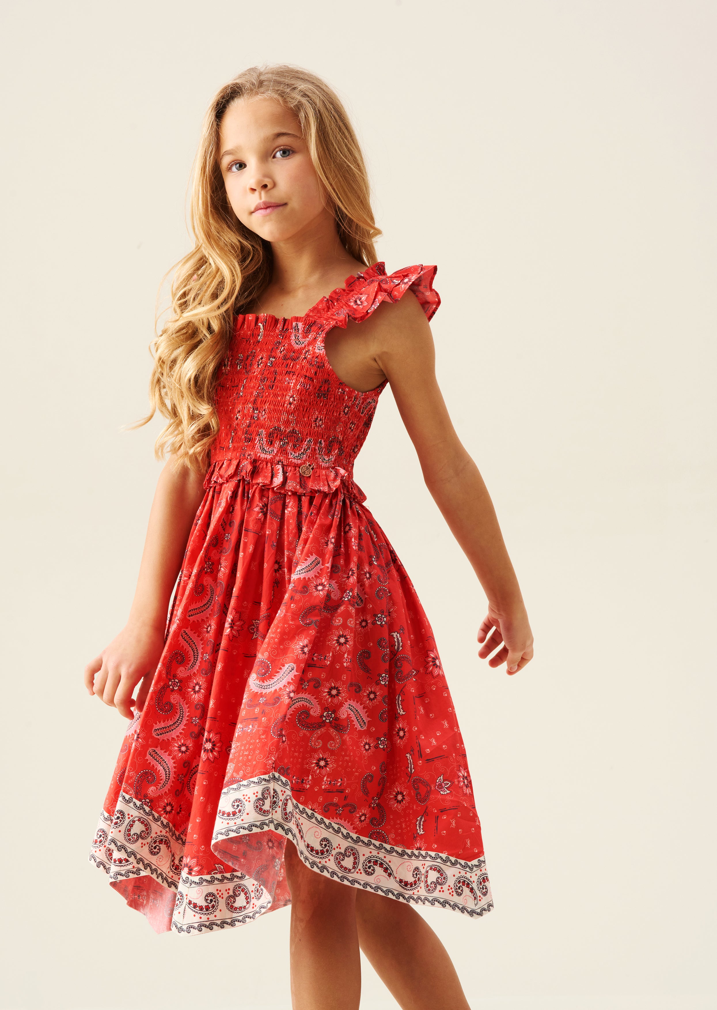 Sukienka Ava z falbaną i wzorem bandany