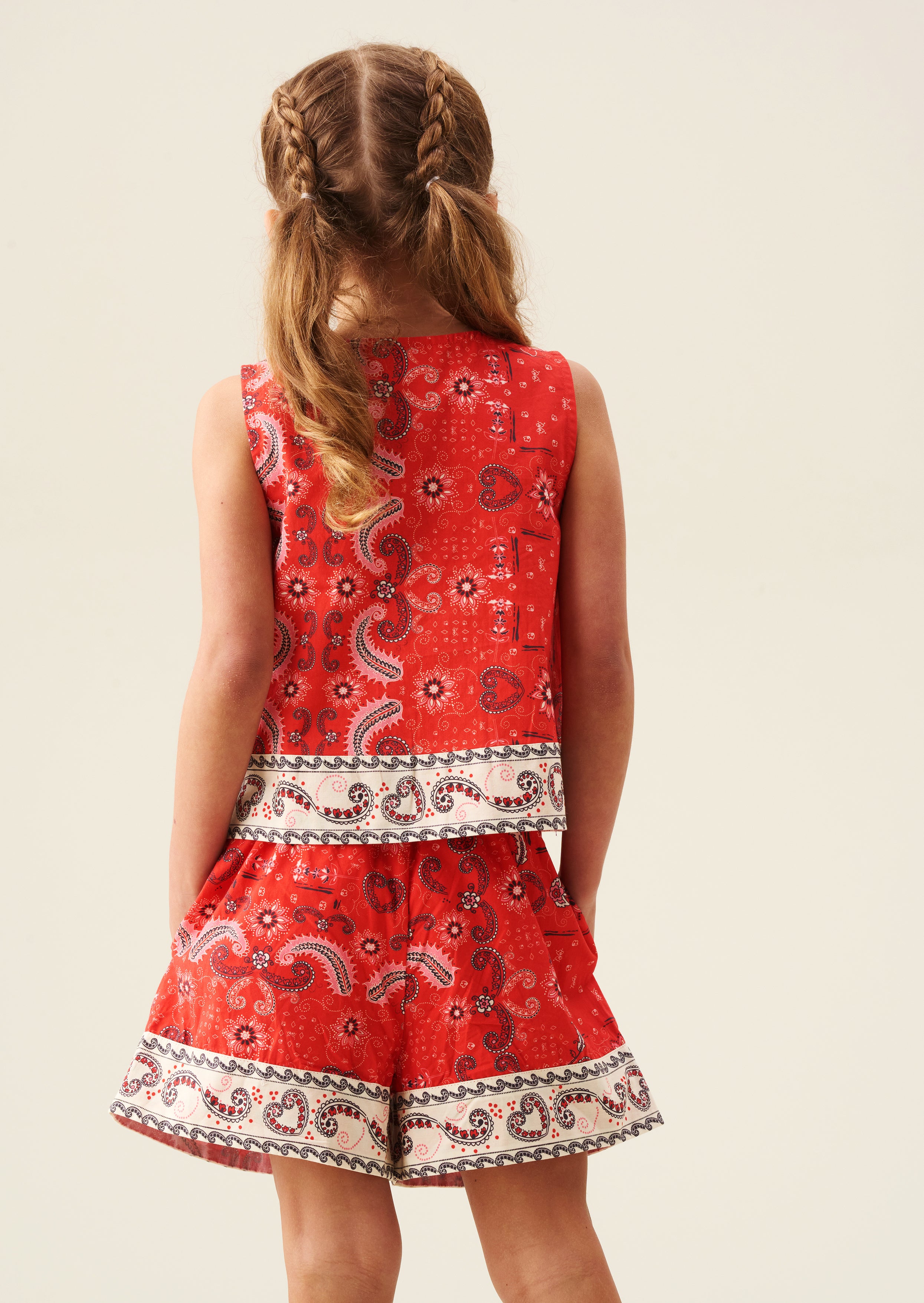 بلوزة آفا بطبعة ربطة أمامية على شكل منديل