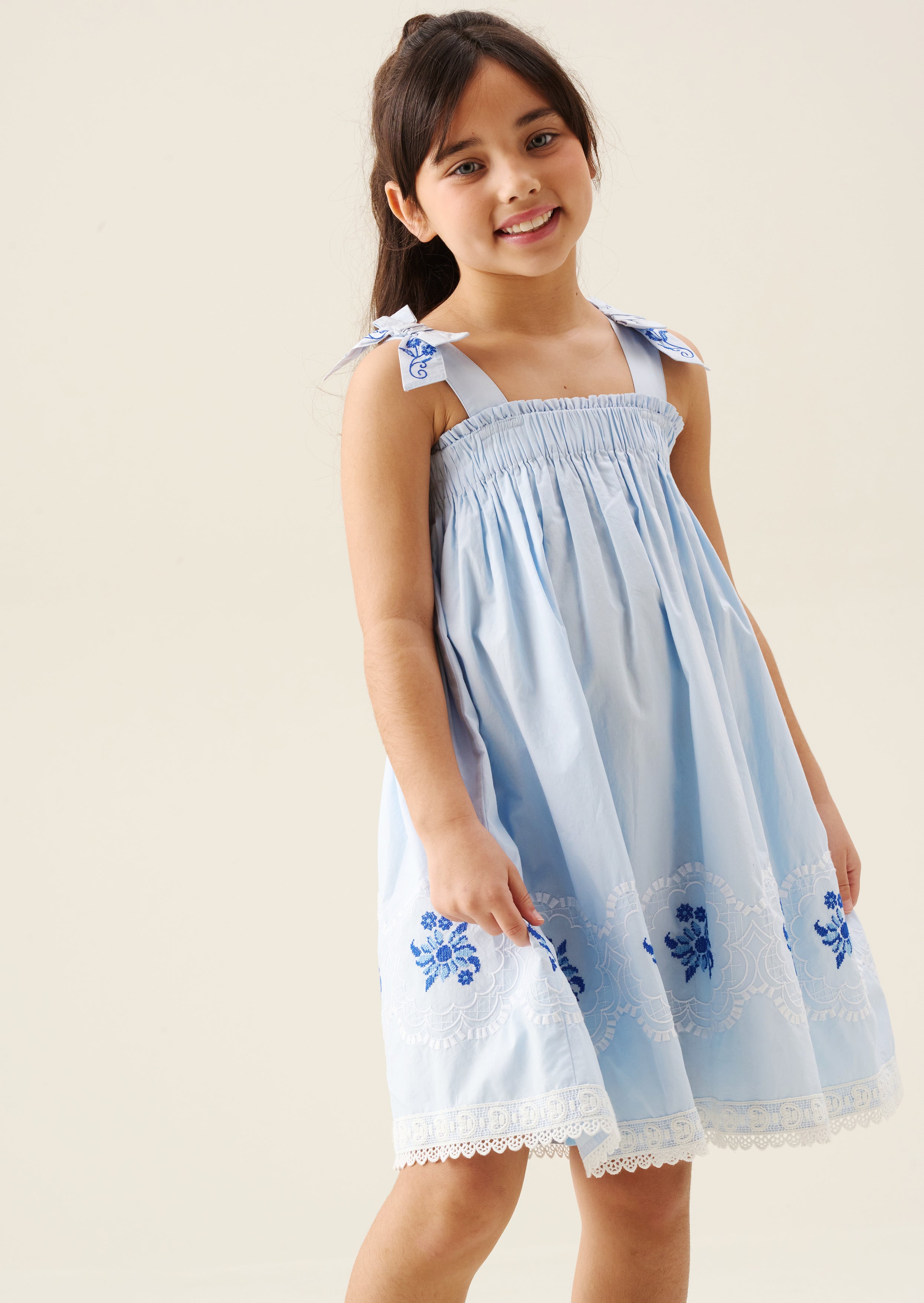 Aliy Kleid mit bestickten Trägern