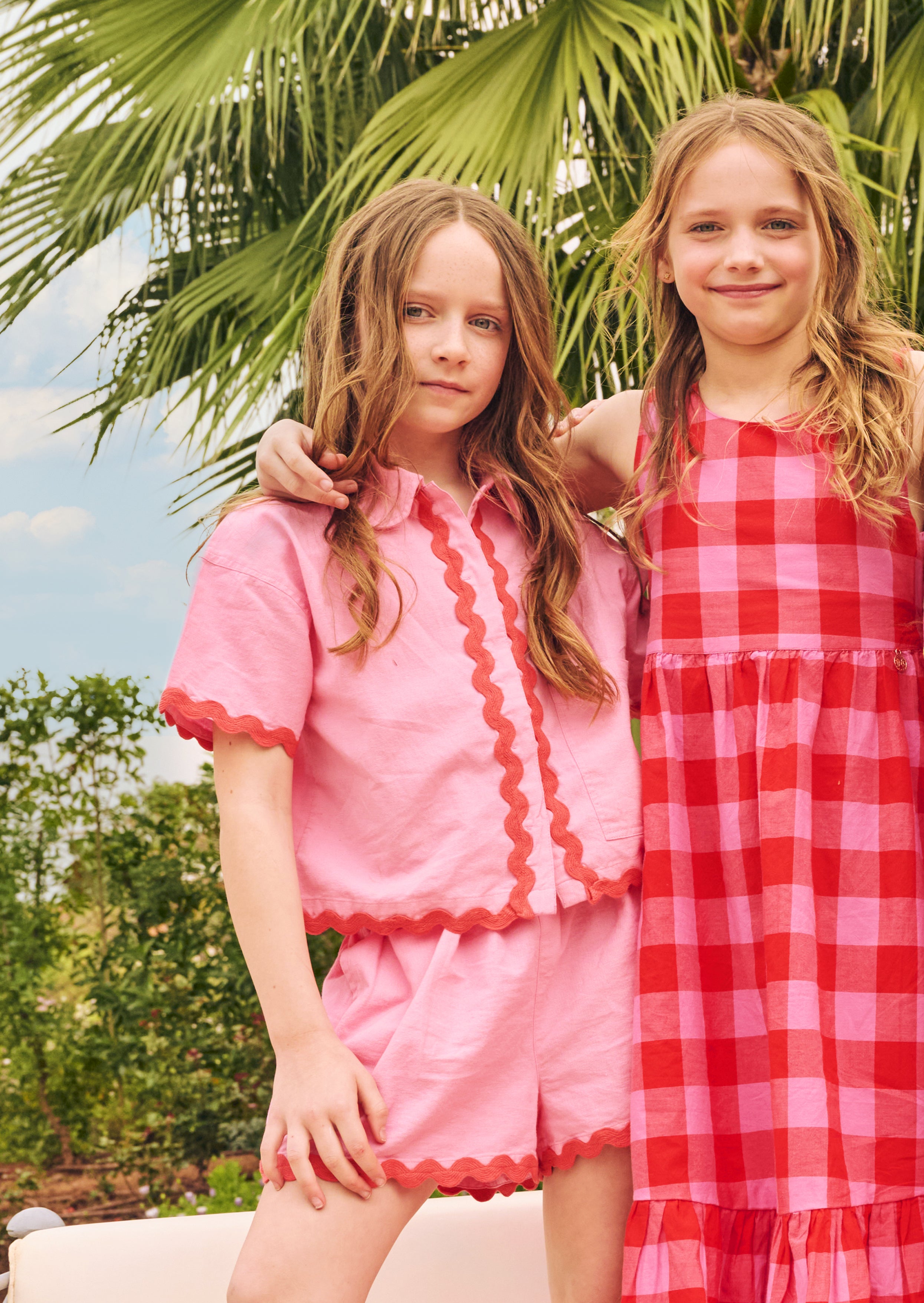 סט חולצה ומכנסיים קצרים עם קישוט ריק רקום של ברוק