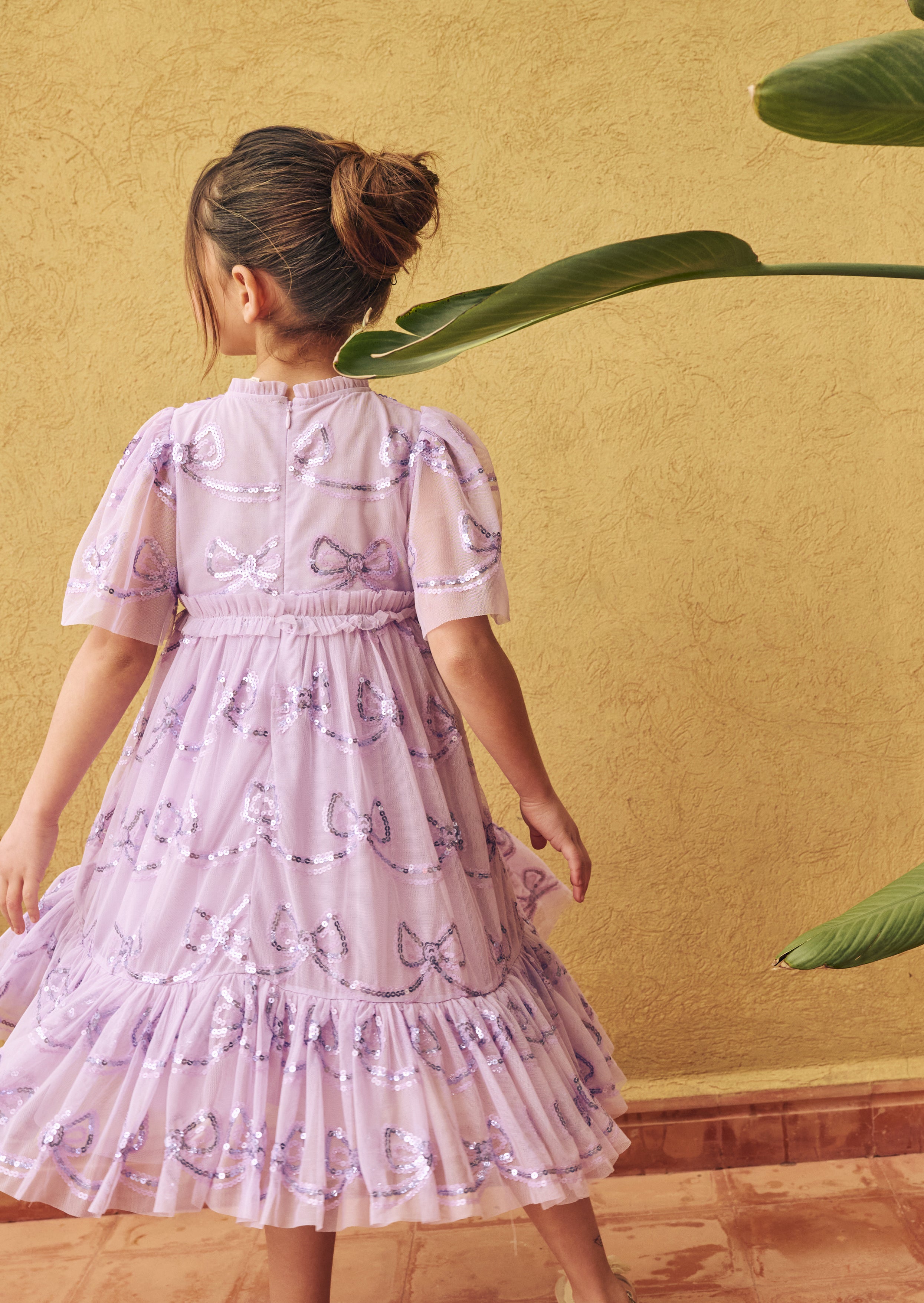Vestido de Malla con Lentejuelas y Lazo Púrpura Delta