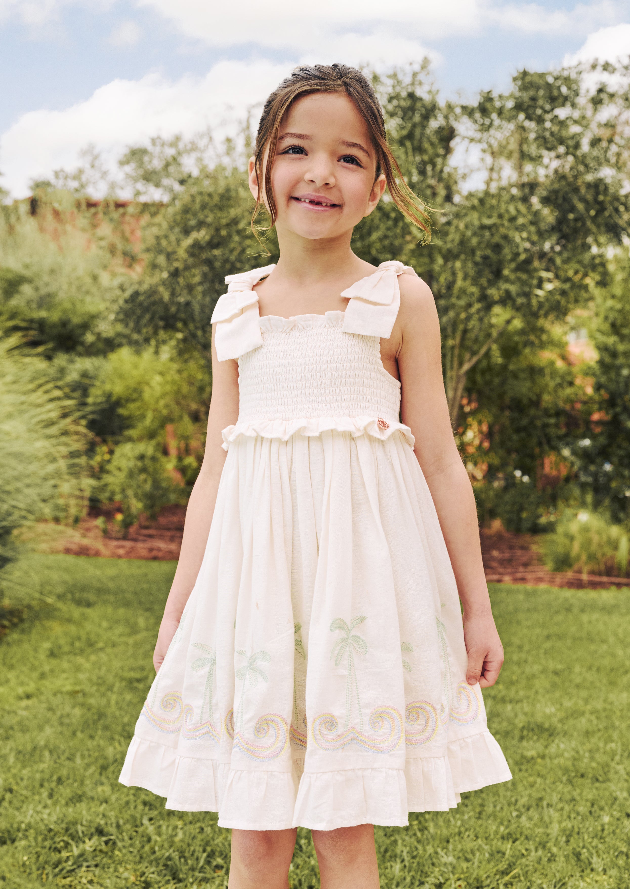 فستان شمس بحاشية مطرزة بالبالما