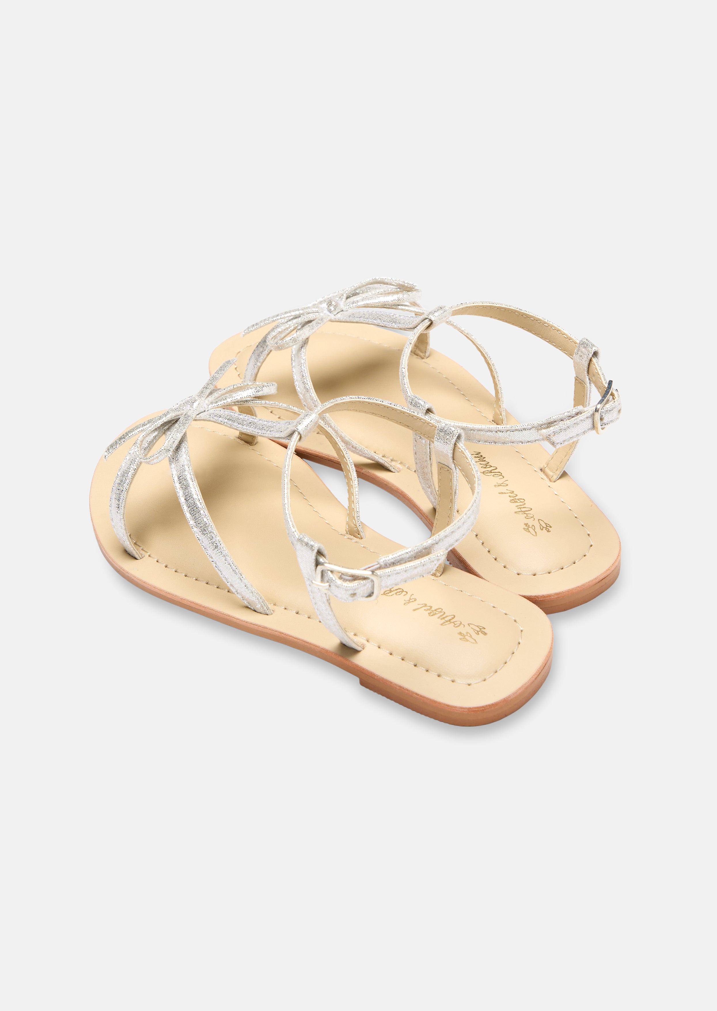 Srebrne sandały z paskiem w kształcie kokardy
