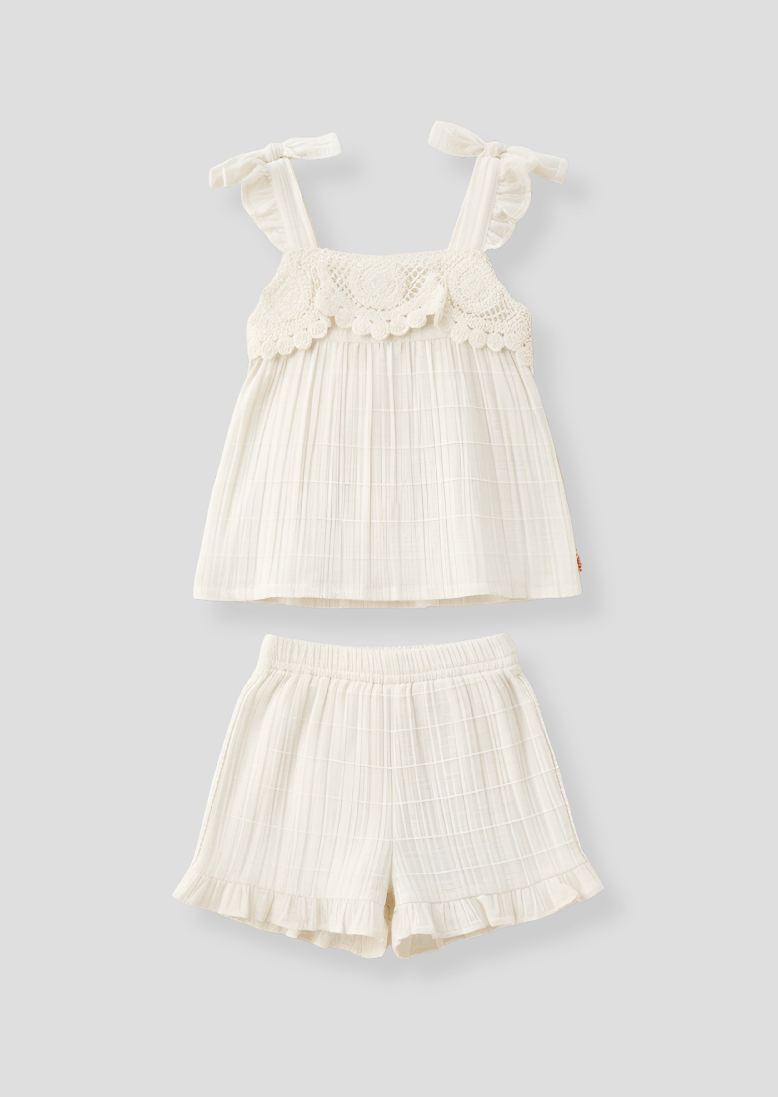 Top e pantaloncini Liv White in crochet con volant