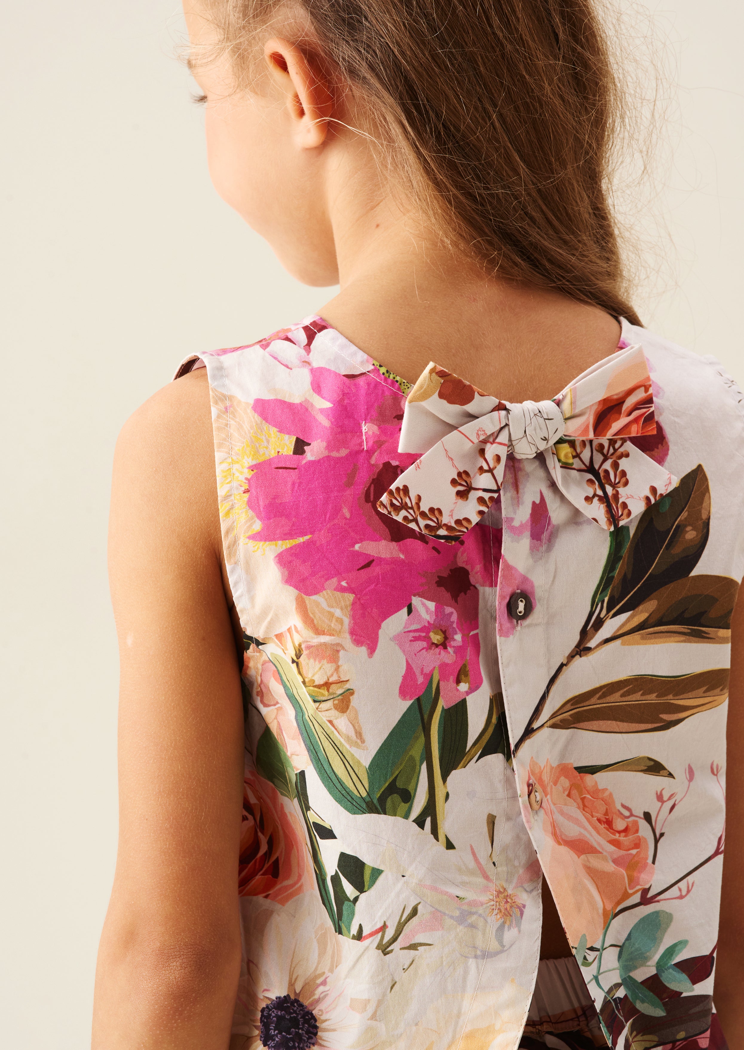 חולצת שלד עם קשירה מרובת דליה