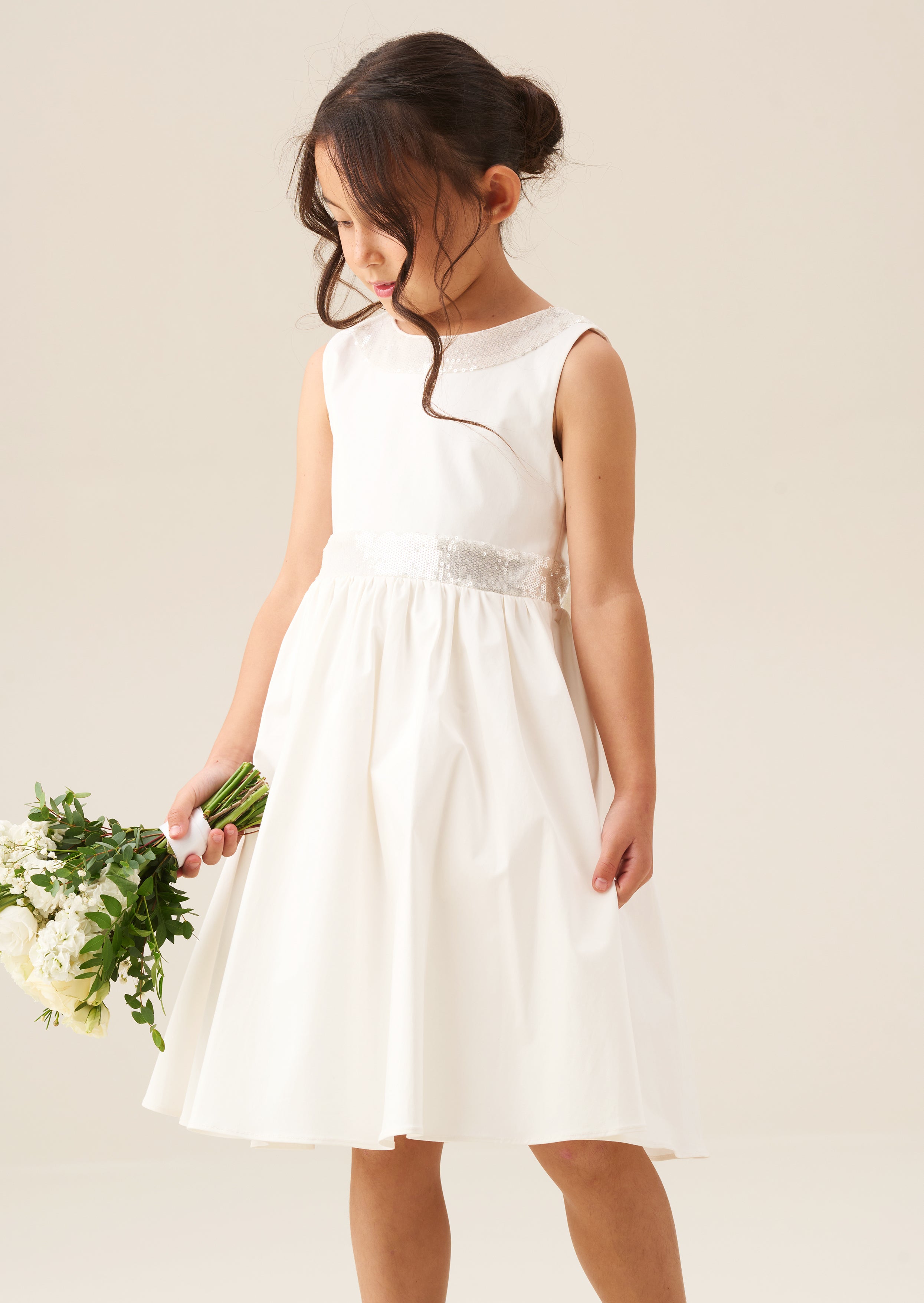 Vestido Cassidy Marfil con Lazo de Lentejuelas