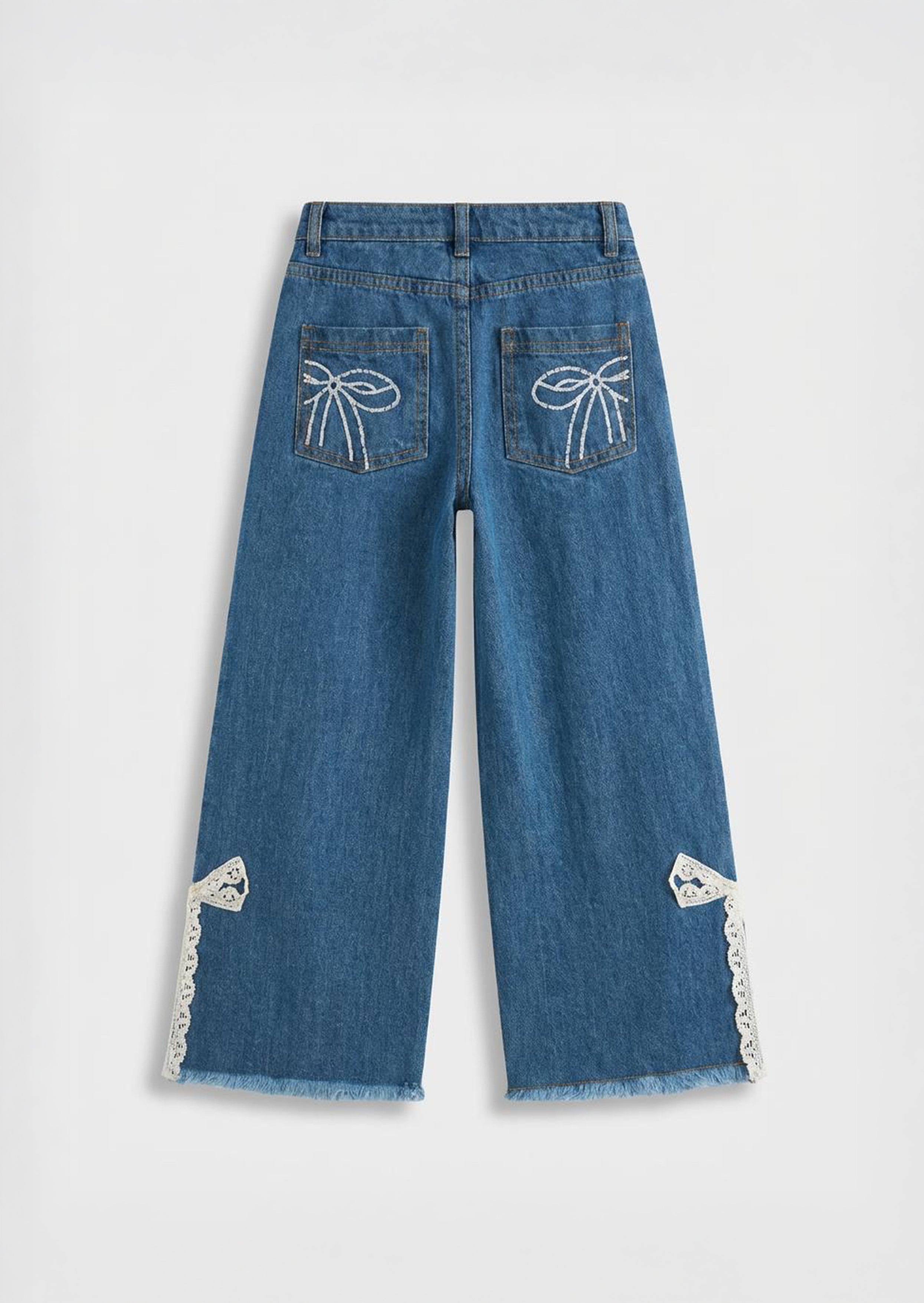 ג'ינס ישר עם פרטי פפיון של לנה