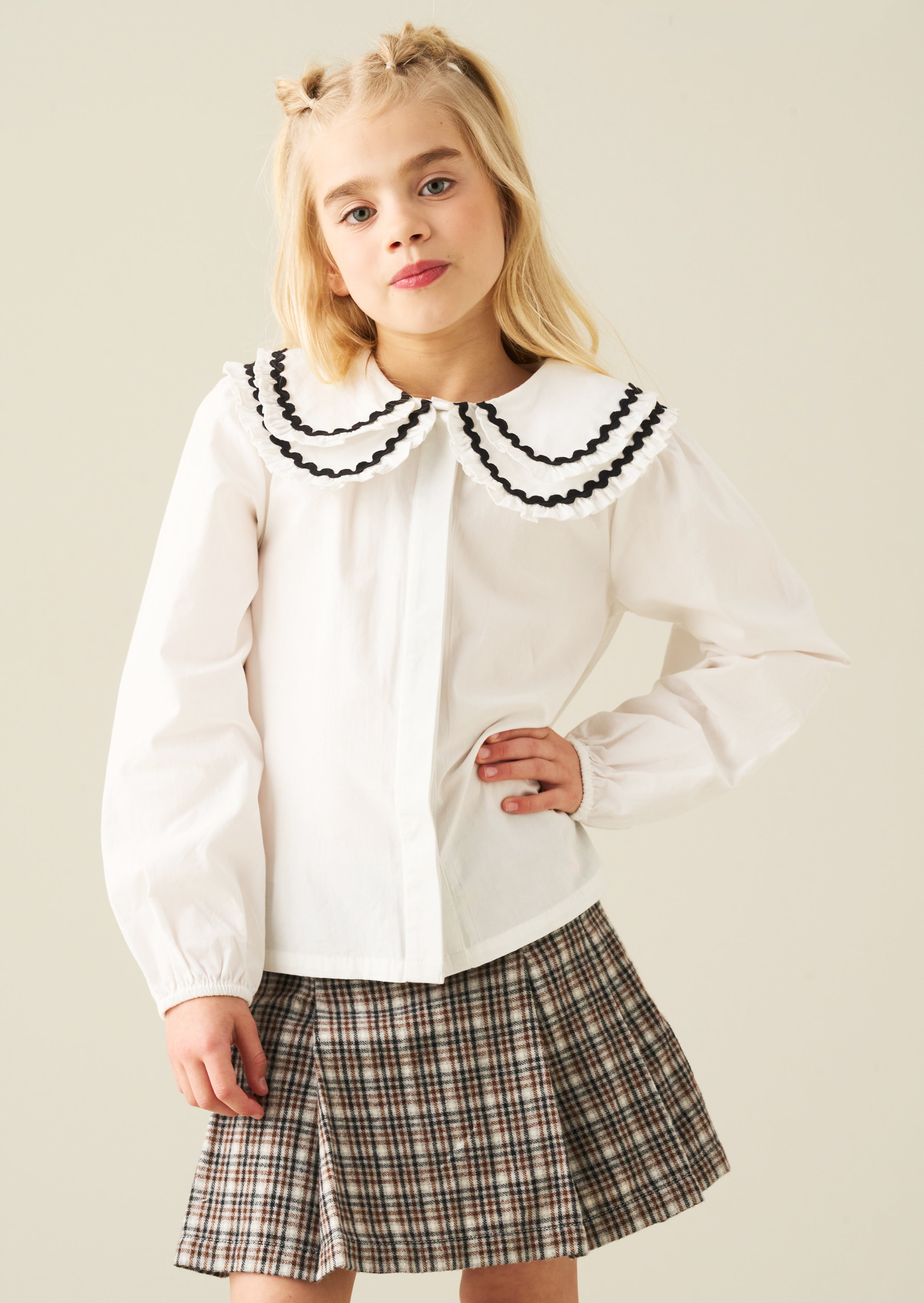 Bluse mit doppeltem Kragen und Zackenlitzenbesatz Lola