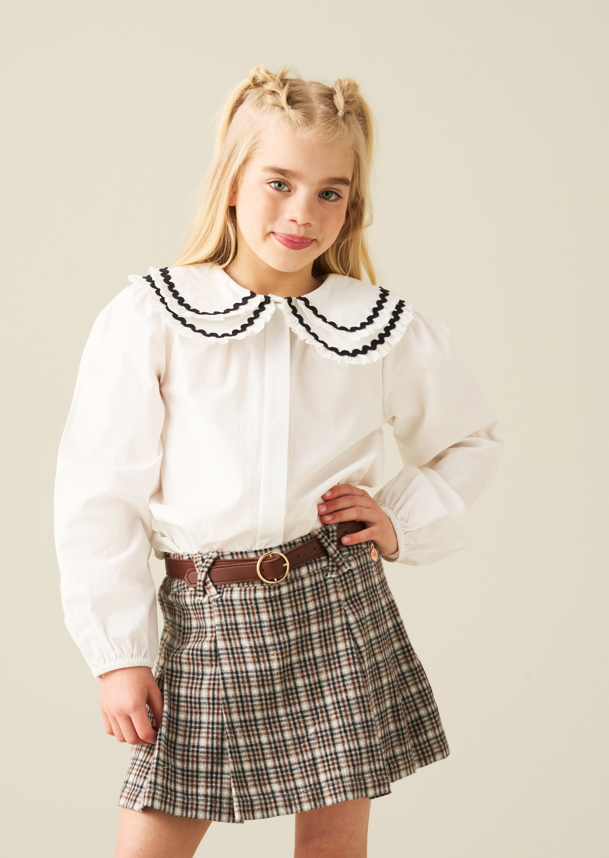 Bluse mit doppeltem Kragen und Zackenlitzenbesatz Lola