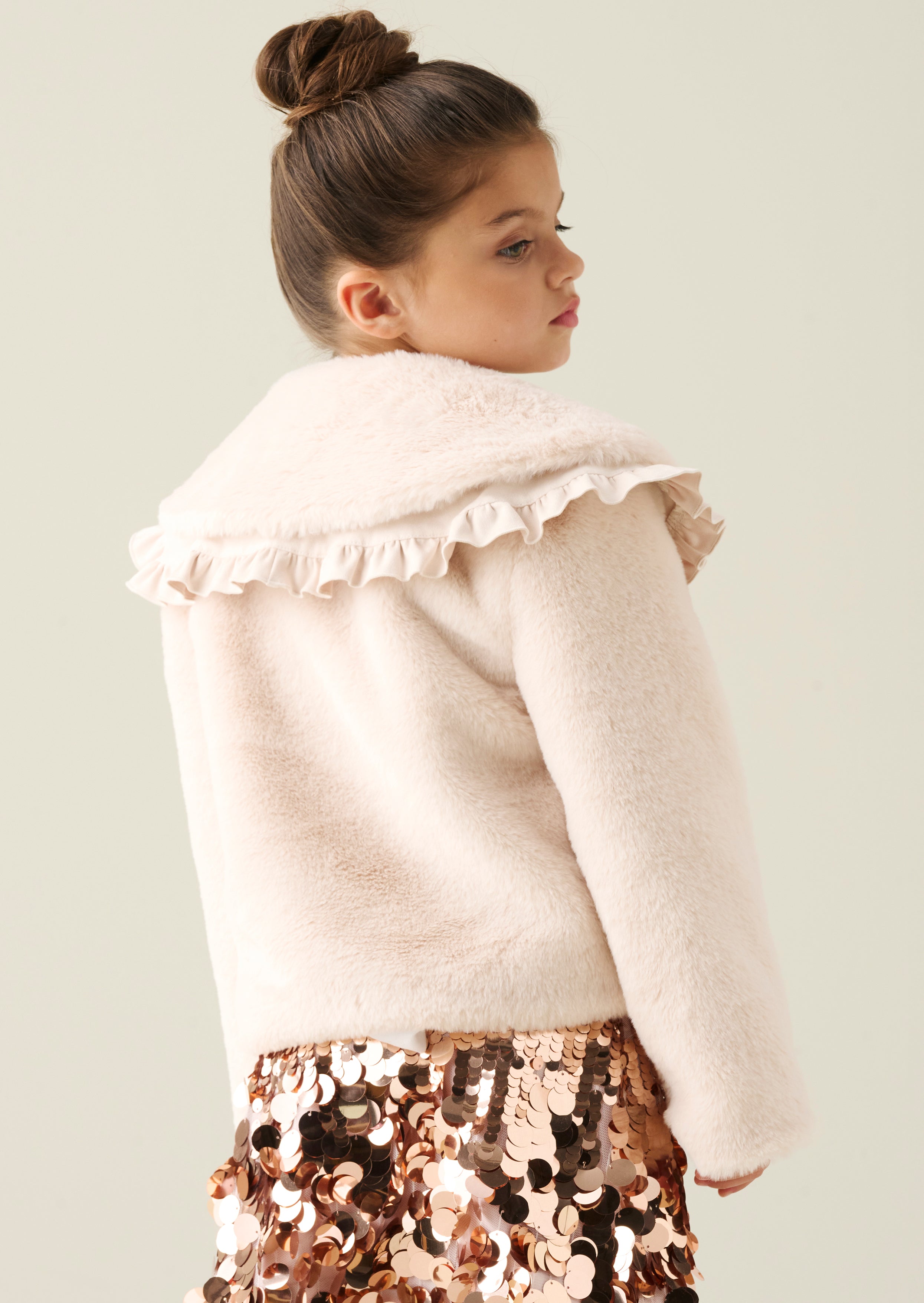 Alessia Jacke mit Kunstpelz-Kragen und Cape