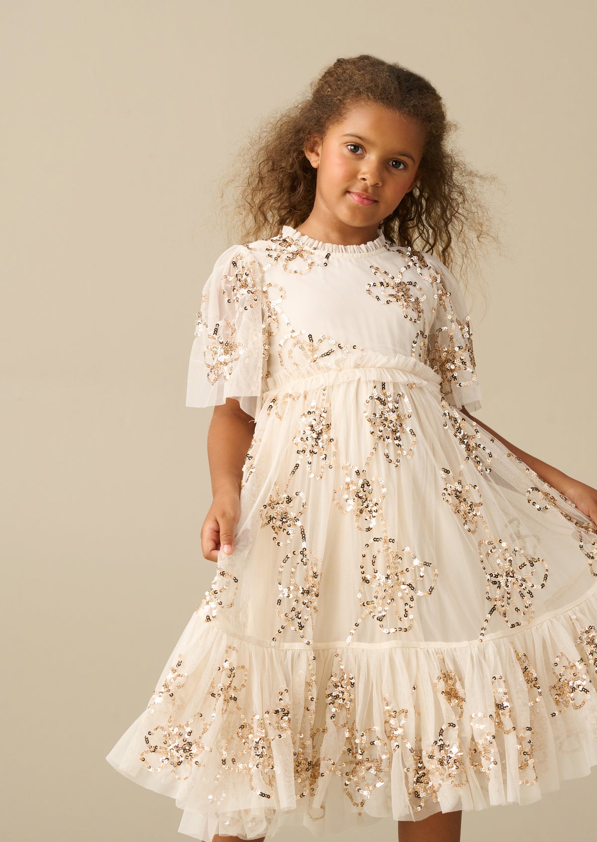 Delta-Kleid aus Mesh mit Paillettenblumen