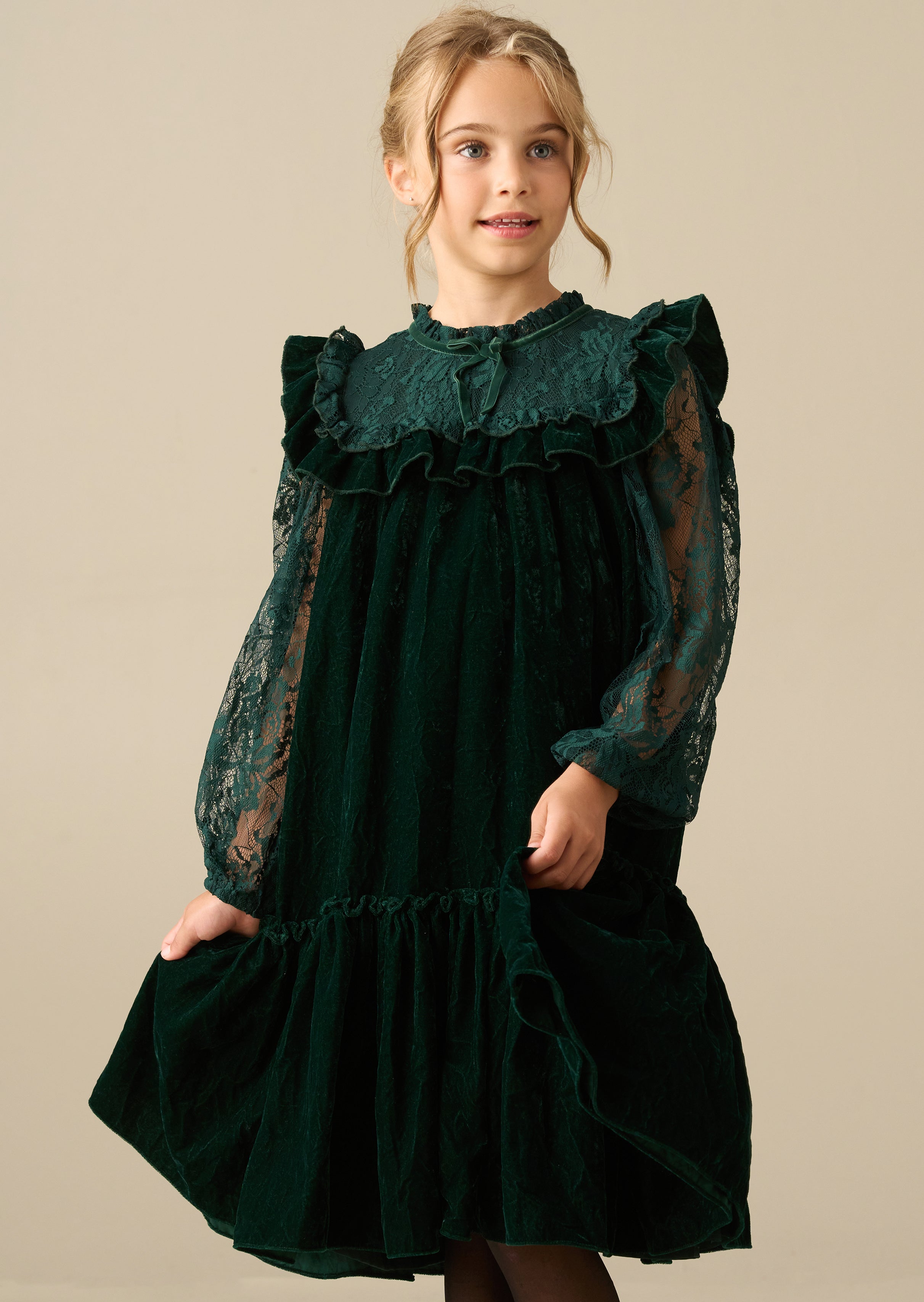 Amelia-Kleid aus Samt mit Rüschenkragen