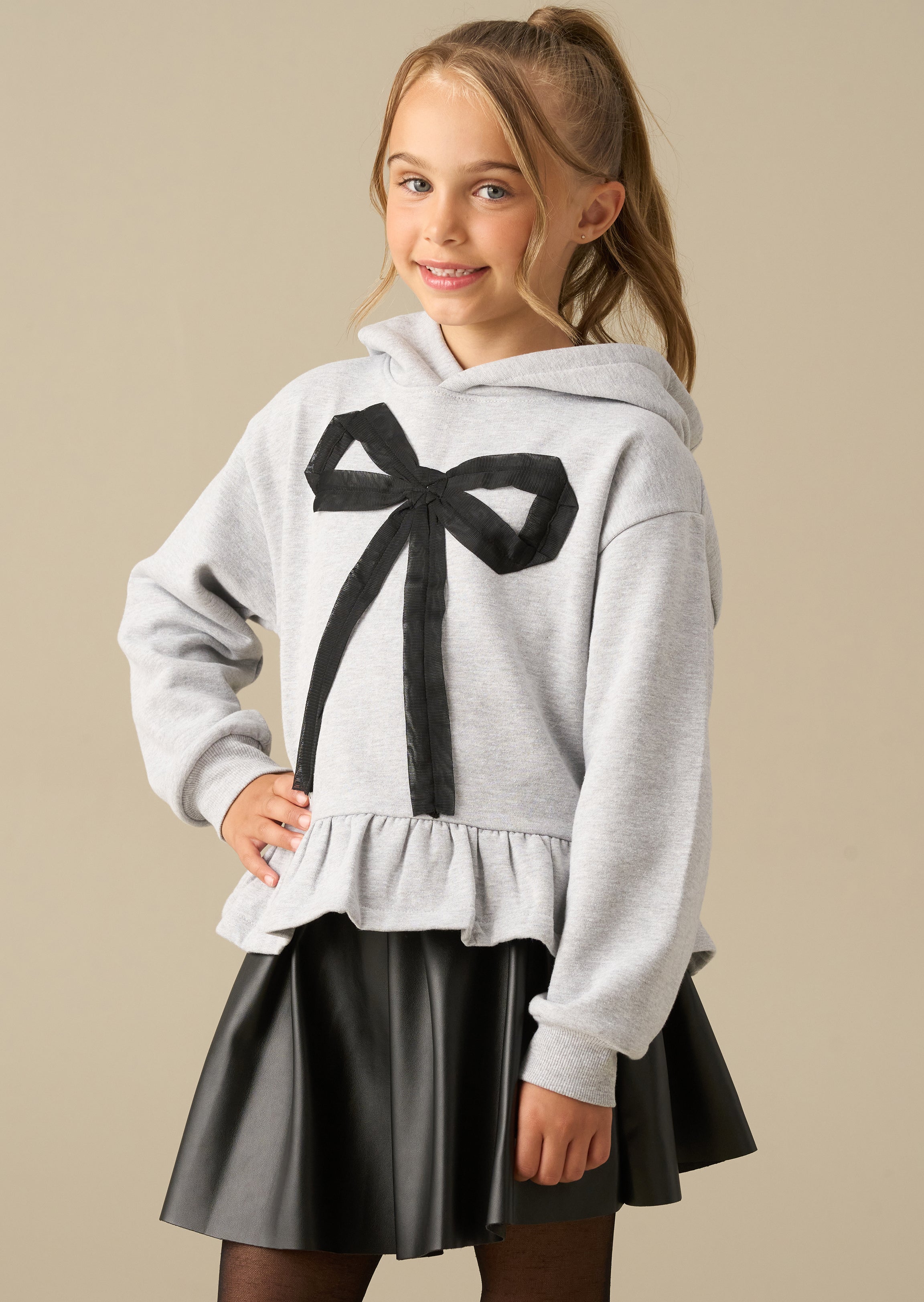Minnie Schößchen-Kapuzenpullover in Grau mit Schleife