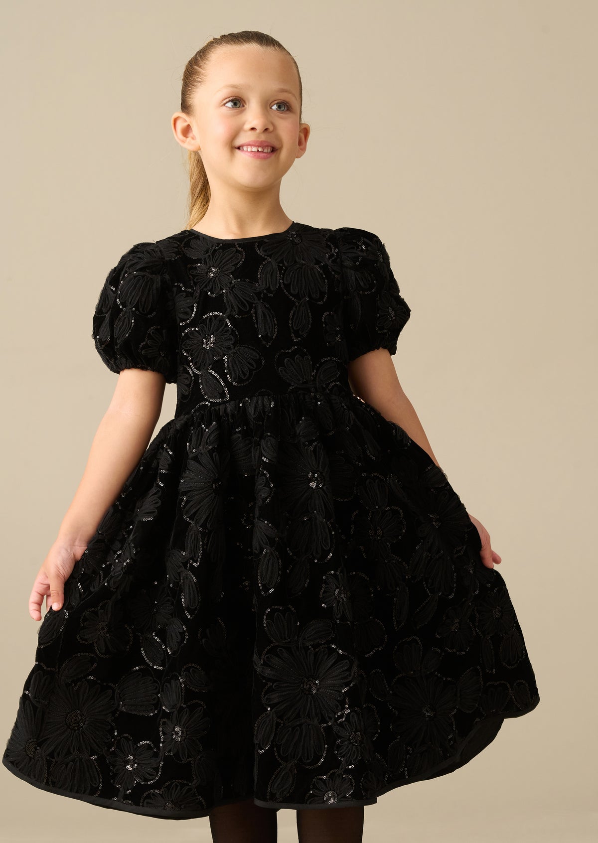 Robe Layla en velours ornée de manches bouffantes