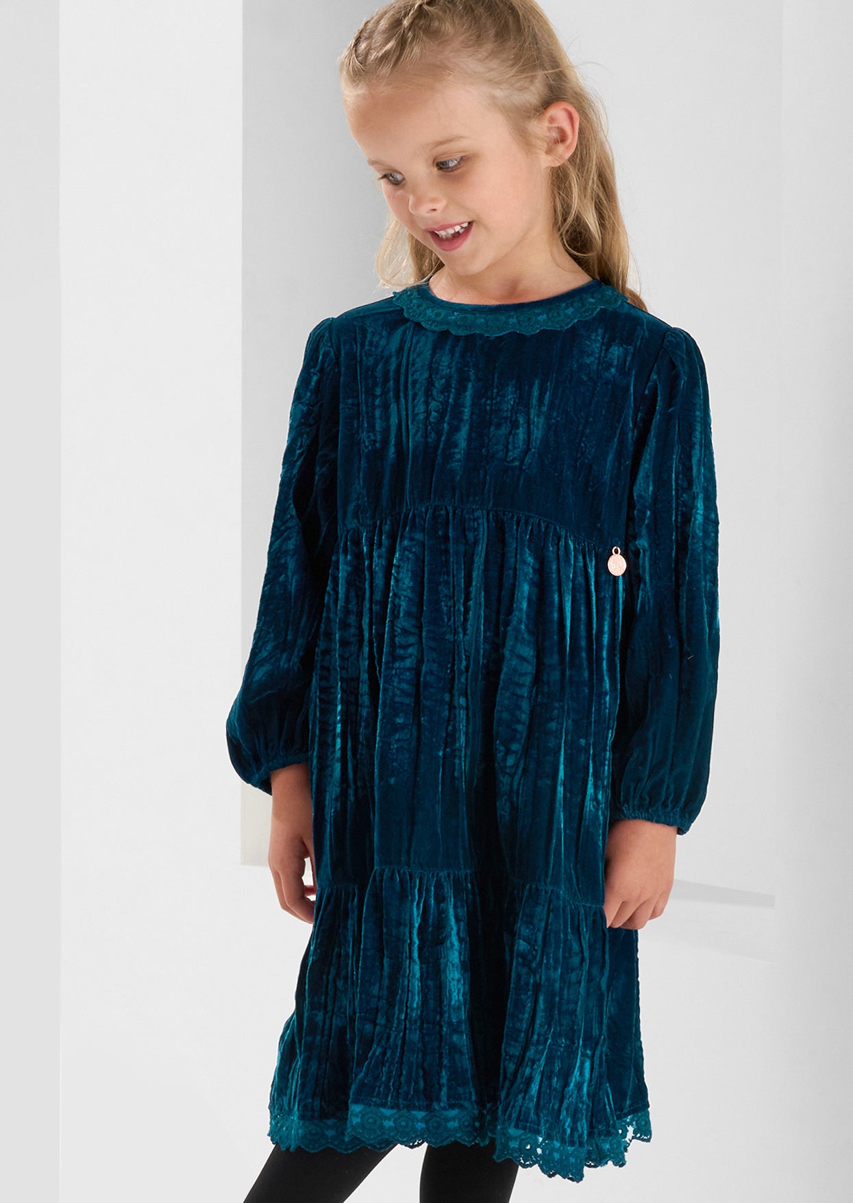 Mia Kleid mit Samtspitzenkragen