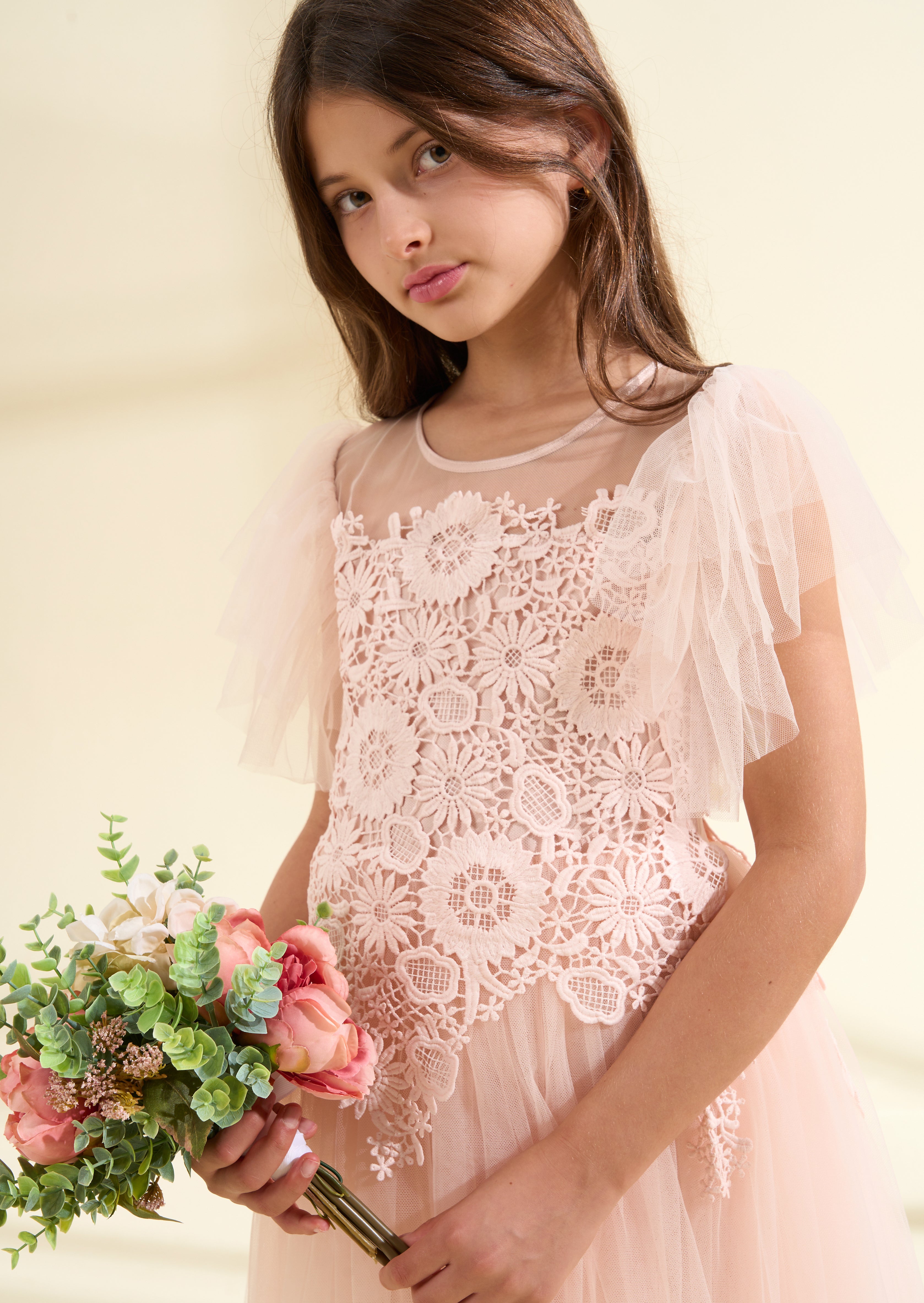 Sukienka Anelise Blush Cascade z koronki