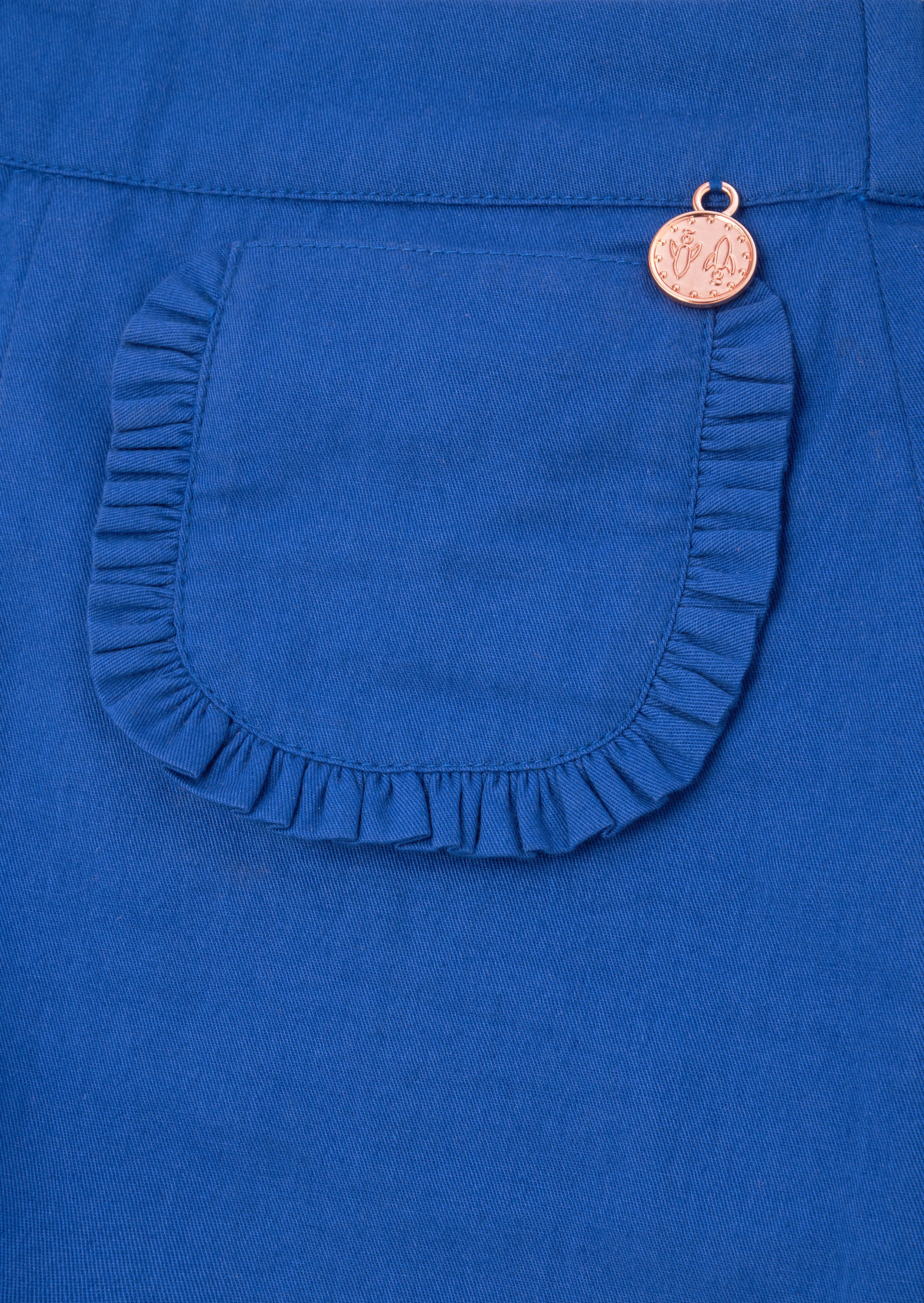Spitzenbesetzte blaue Shorts mit Muschelsaum