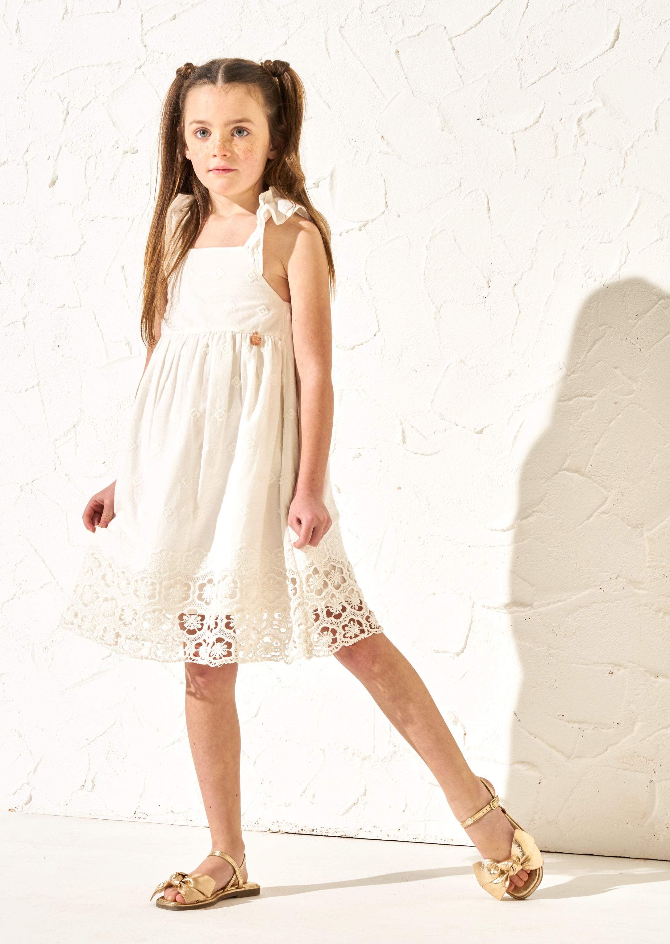 Della Weißes Spitzenbesatz Sommerkleid