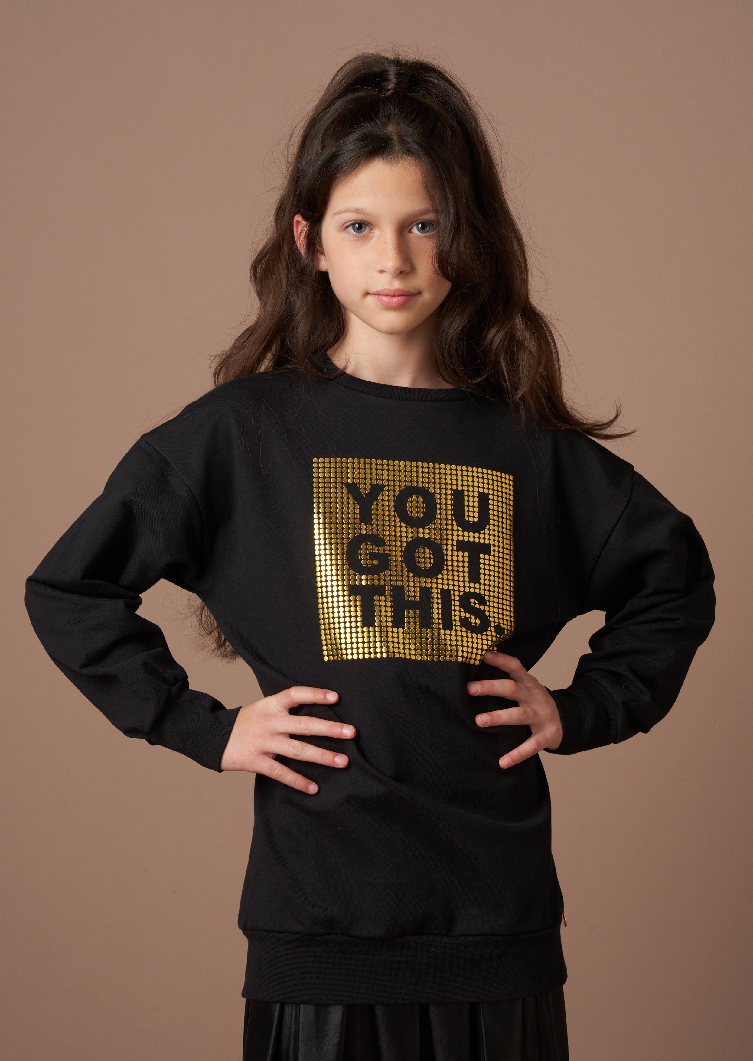 Lori Black Lang geschnittenes Sweatshirt