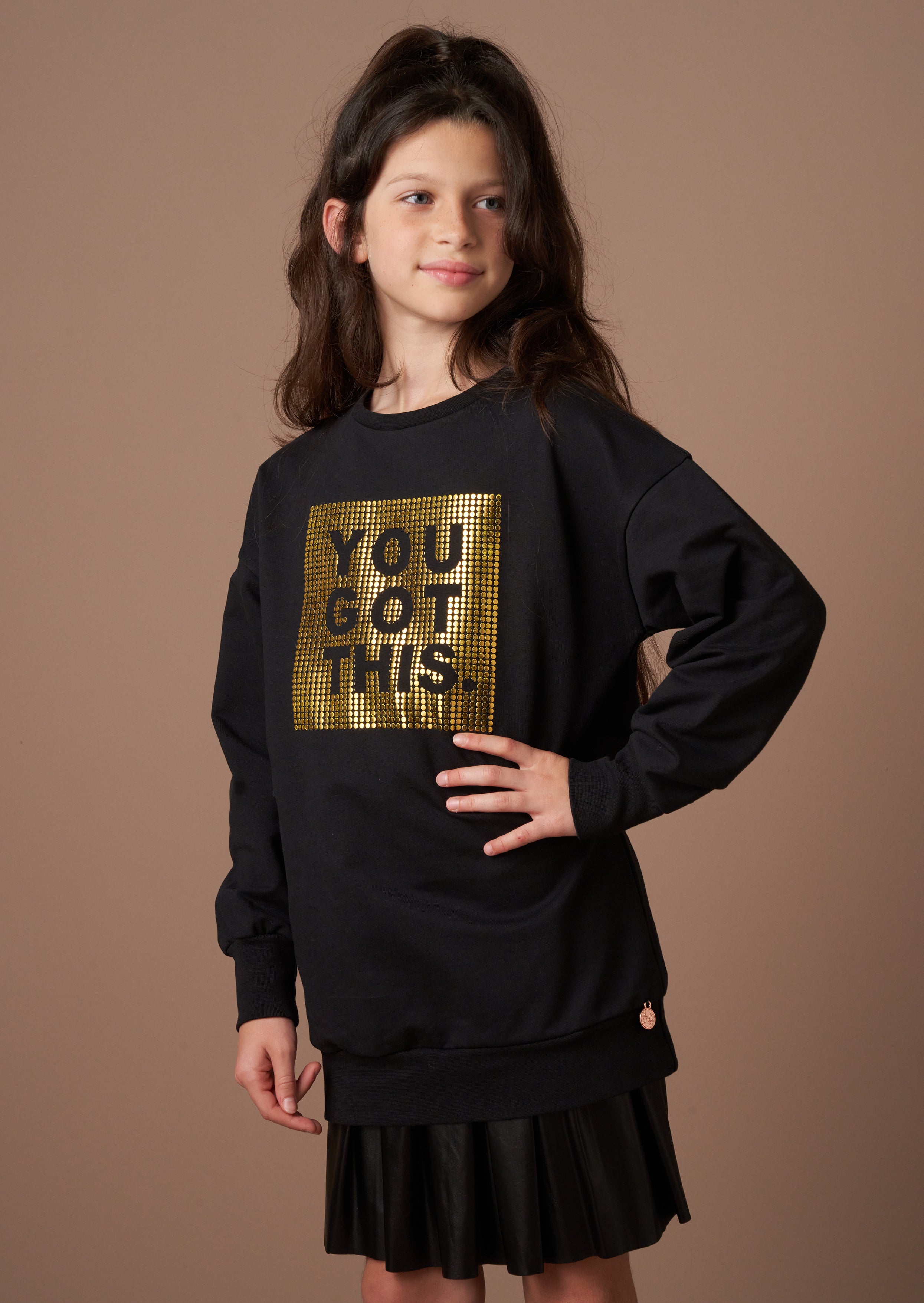 Lori Black Lang geschnittenes Sweatshirt