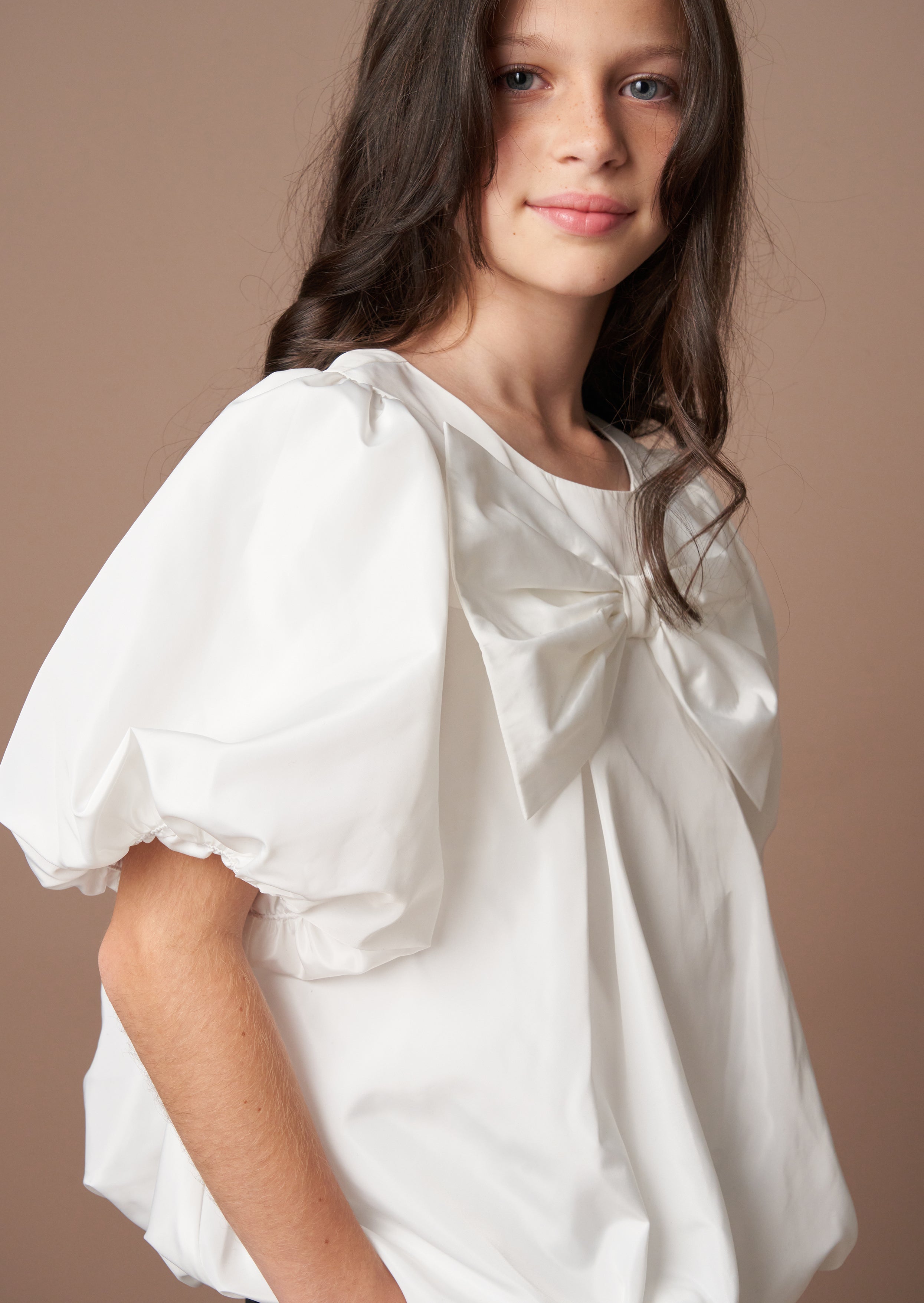 Nadia Elfenbein Blasen-Saum Schleifen-Top