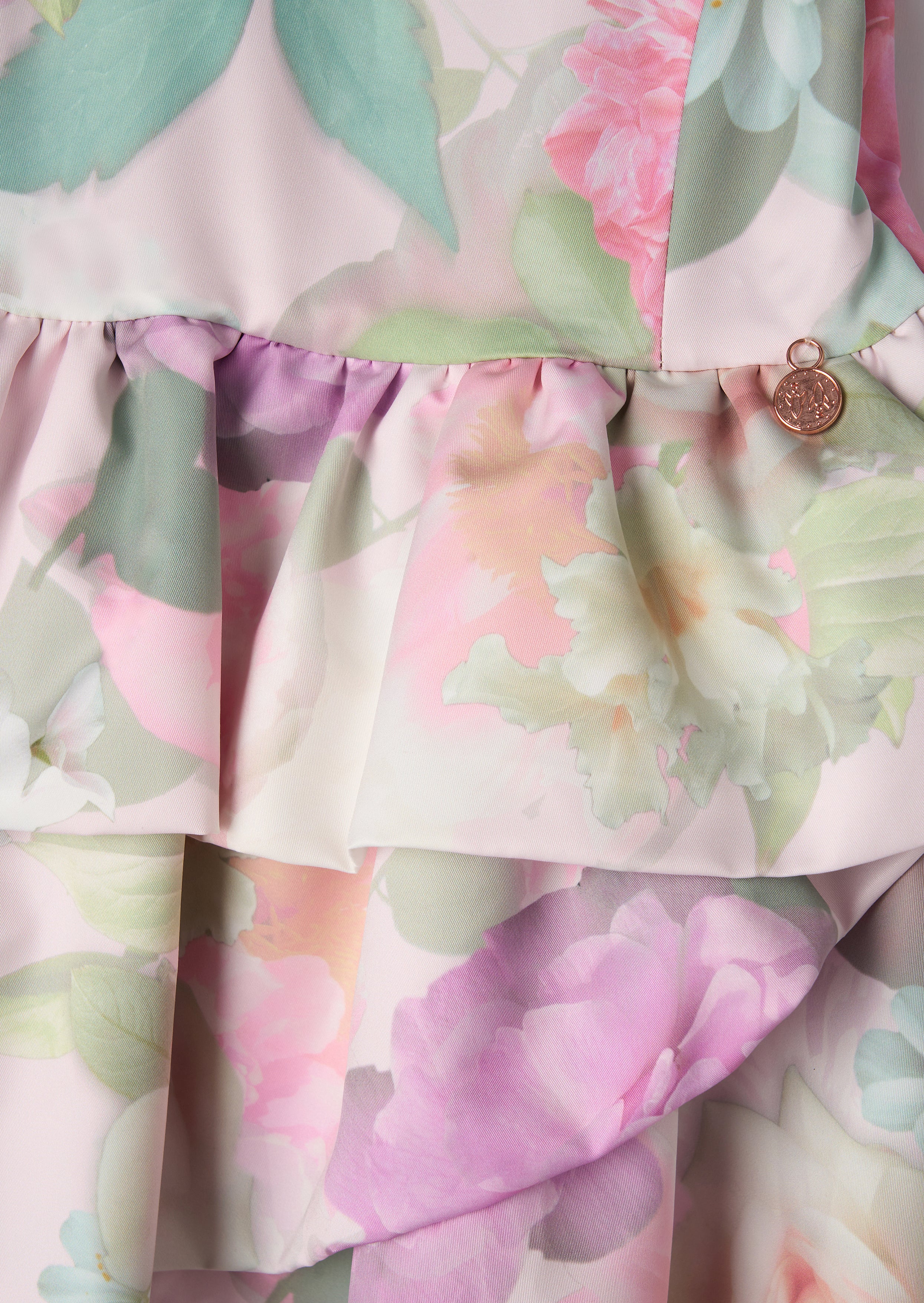 Vestido estampado de volantes en capas Lilah rosa