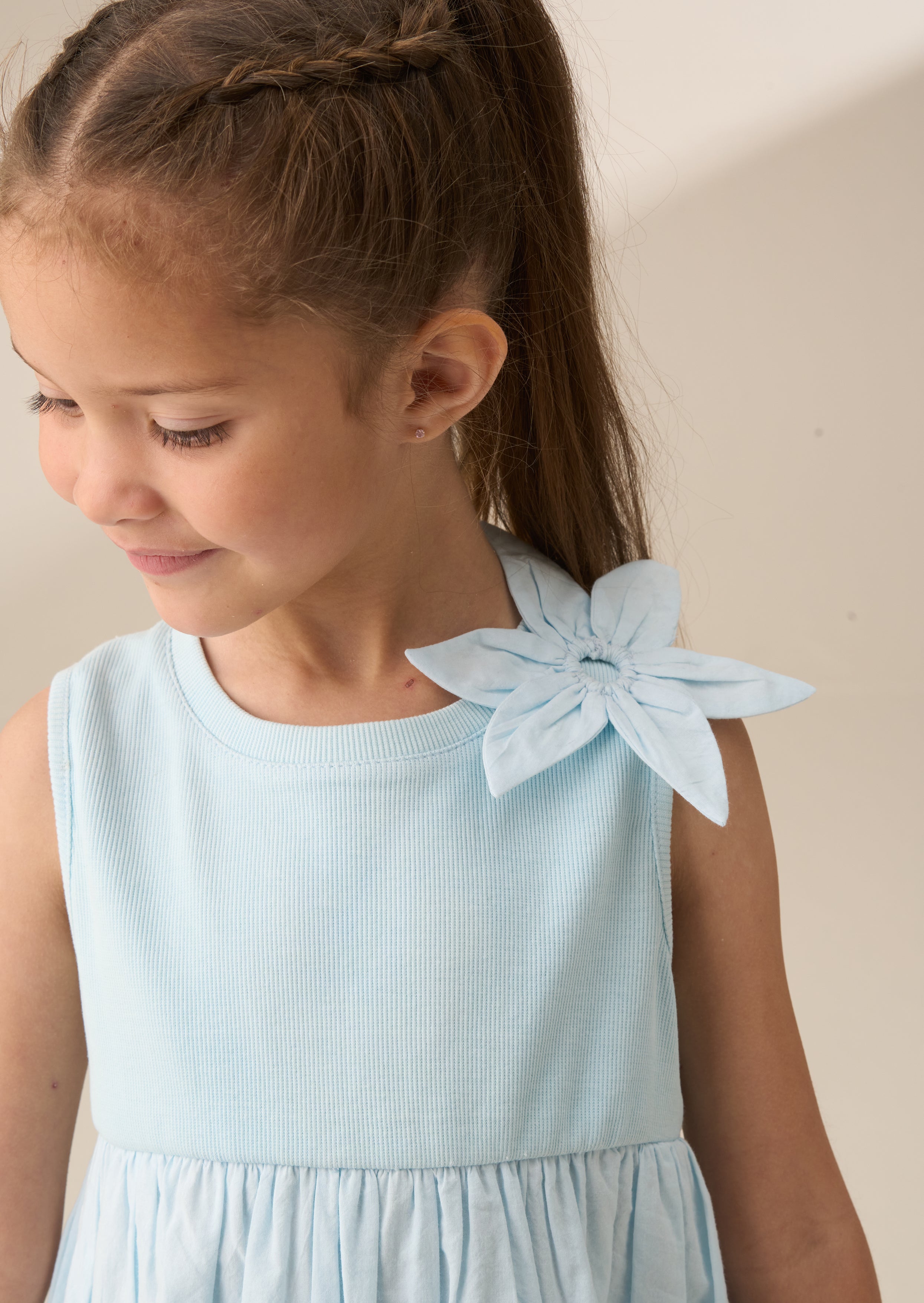 Sukienka Jenny Blue Bubble Hem Corsage