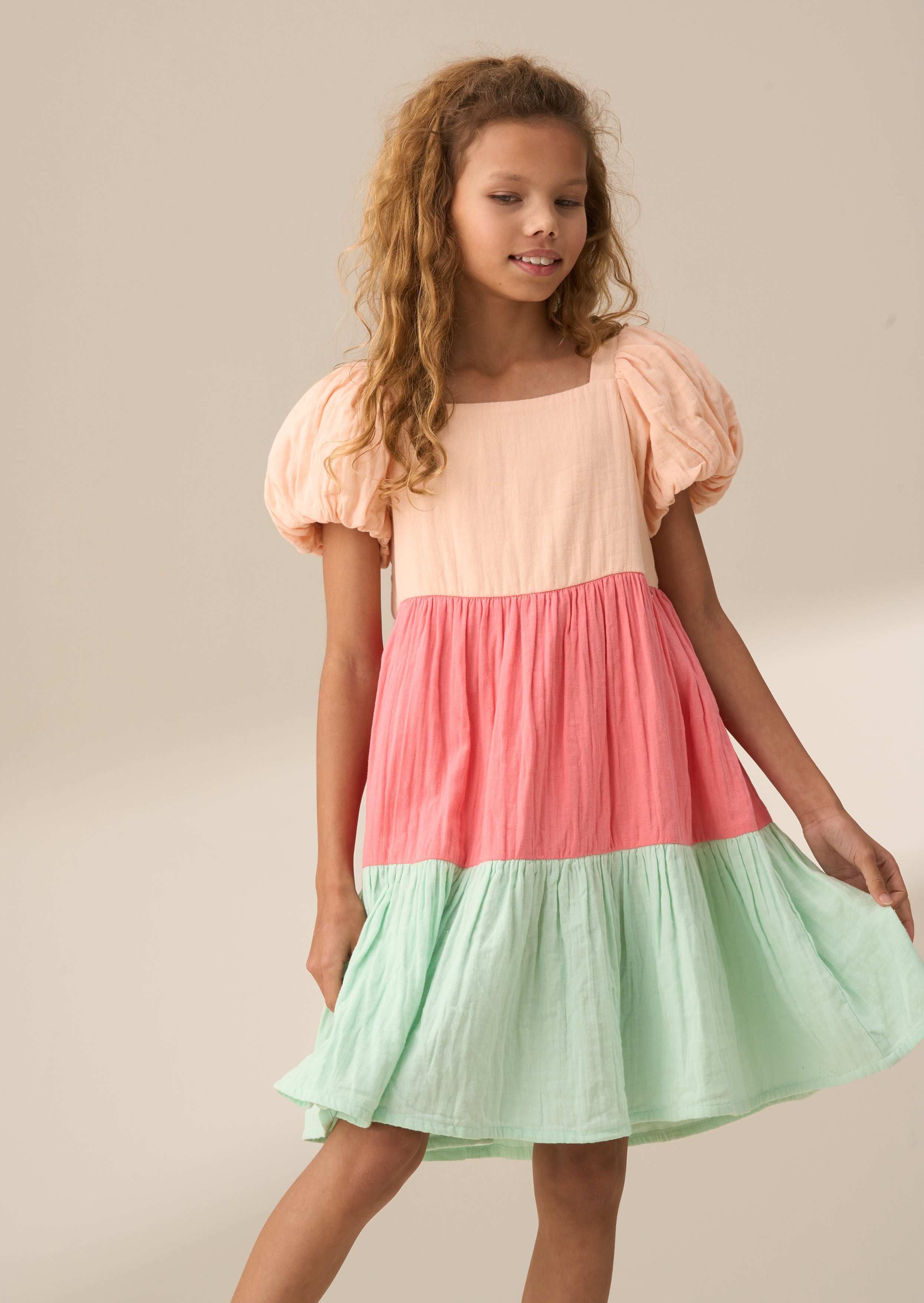 Vestido Casey Multinivel con Bloques de Color