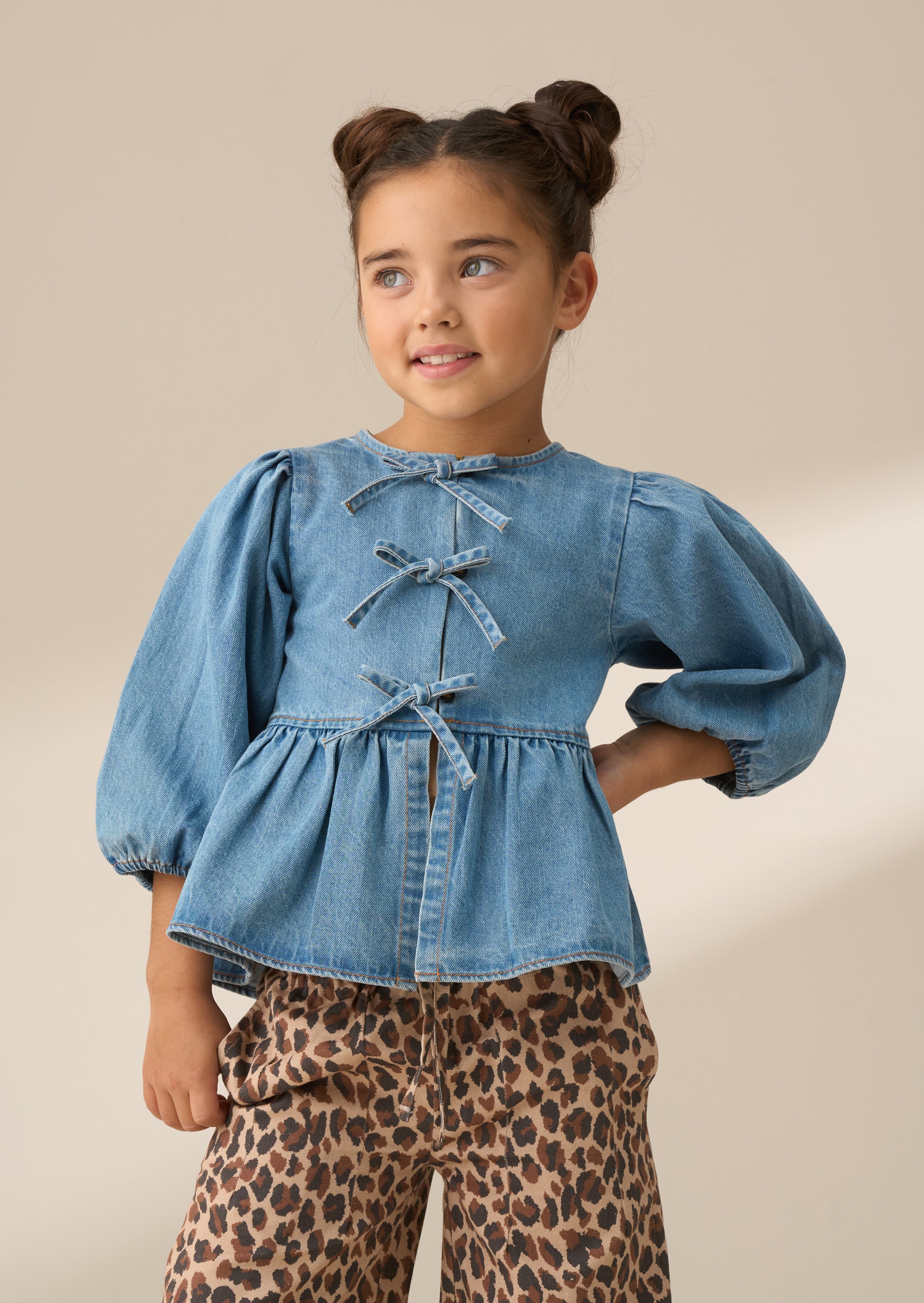 Top de lazo peplum de mezclilla azul Rochelle