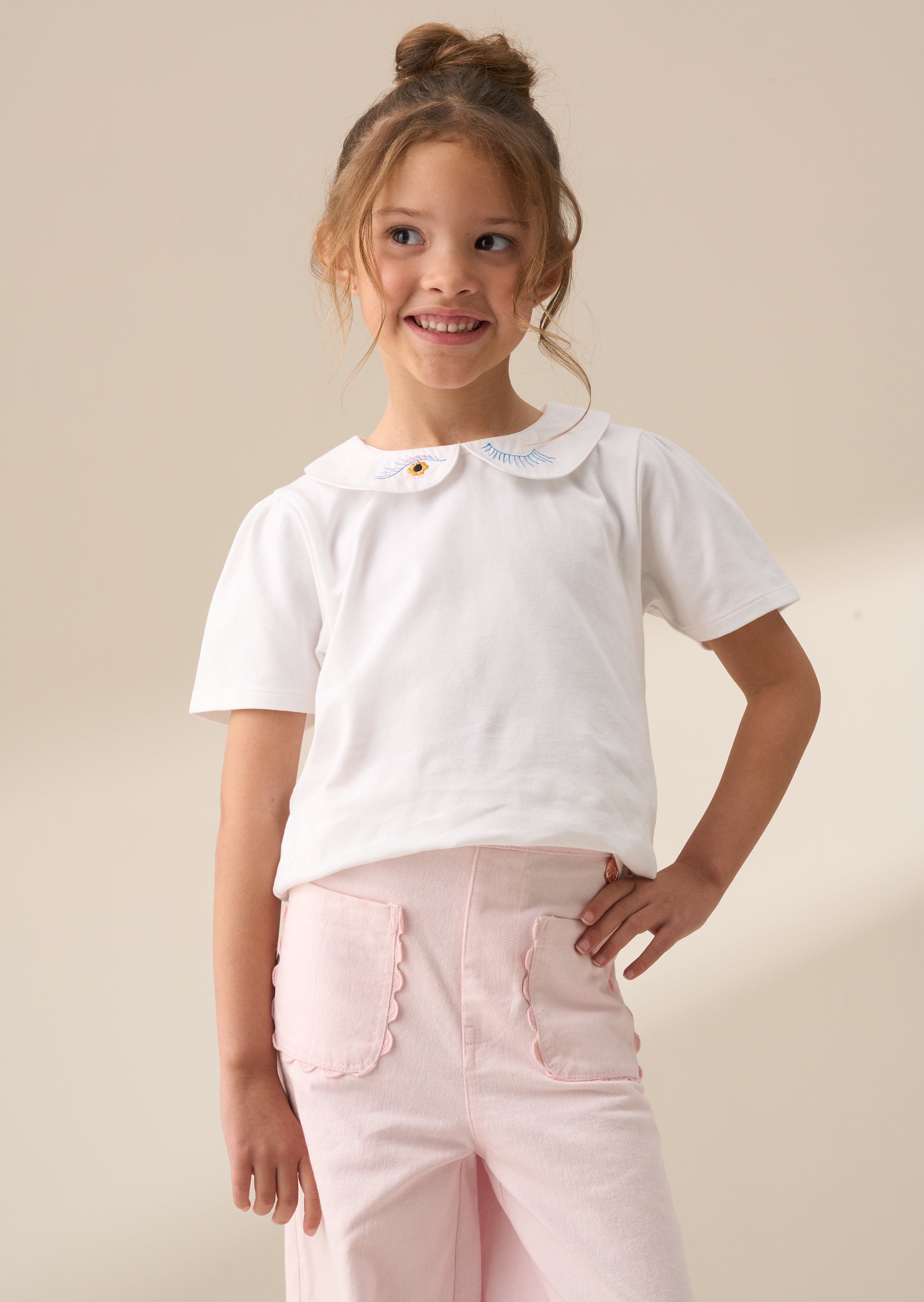 Camiseta Heidi White con Cuello Peter Pan