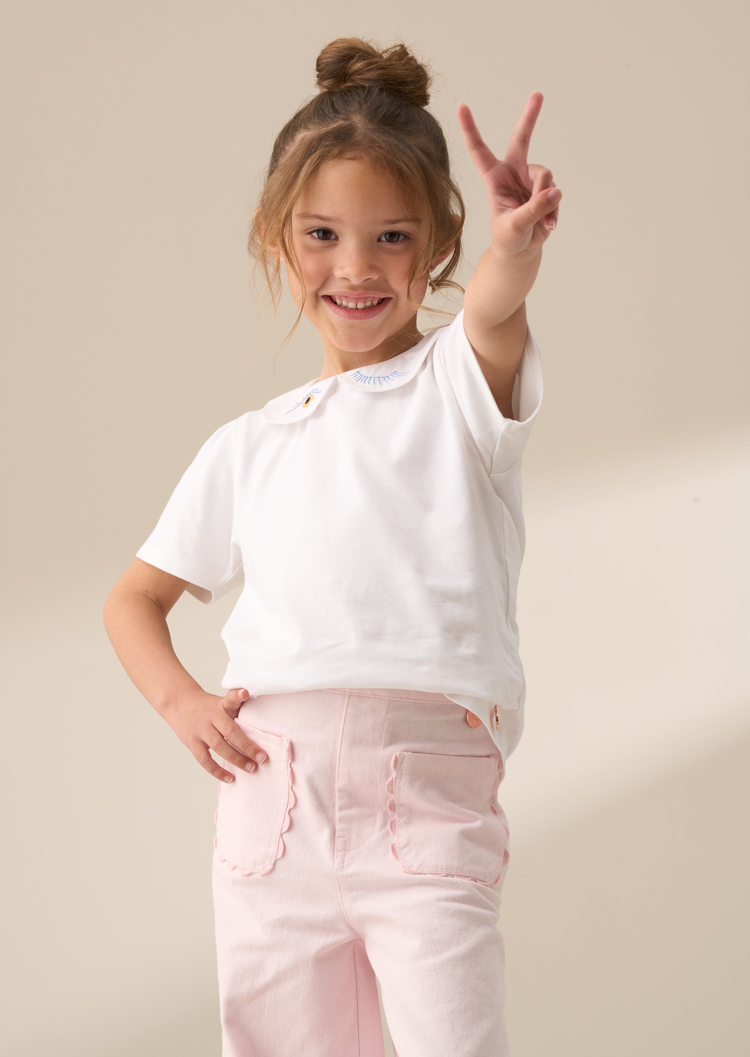 Camiseta Heidi White con Cuello Peter Pan